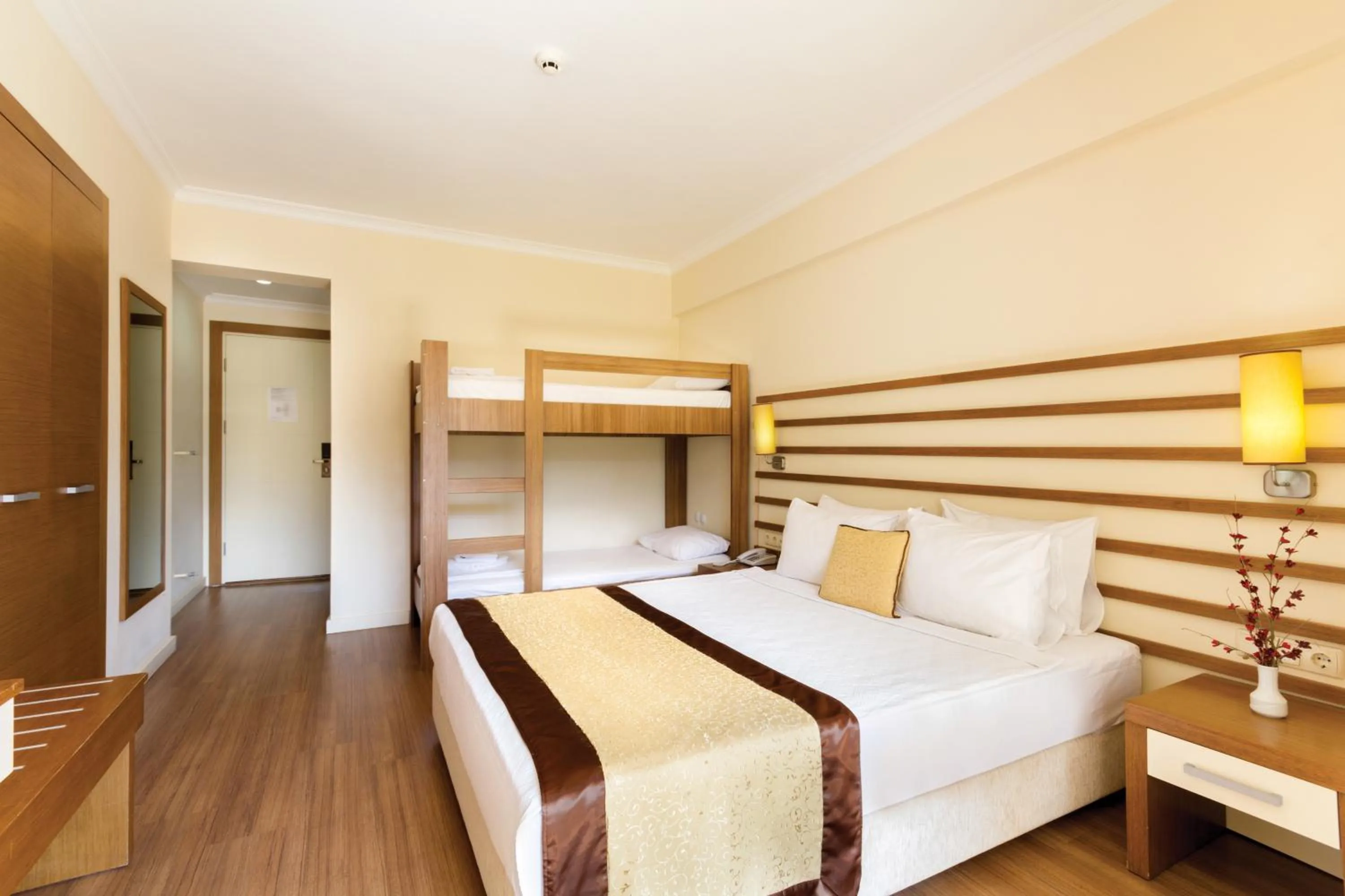 bunk bed in Hotel Akbulut & Spa