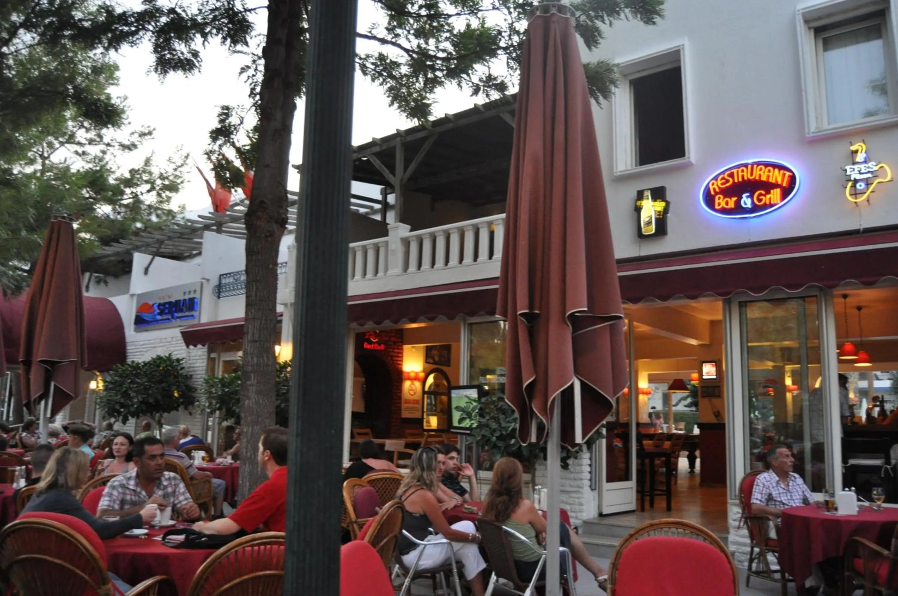 Restaurant/places to eat in Serhan Hotel