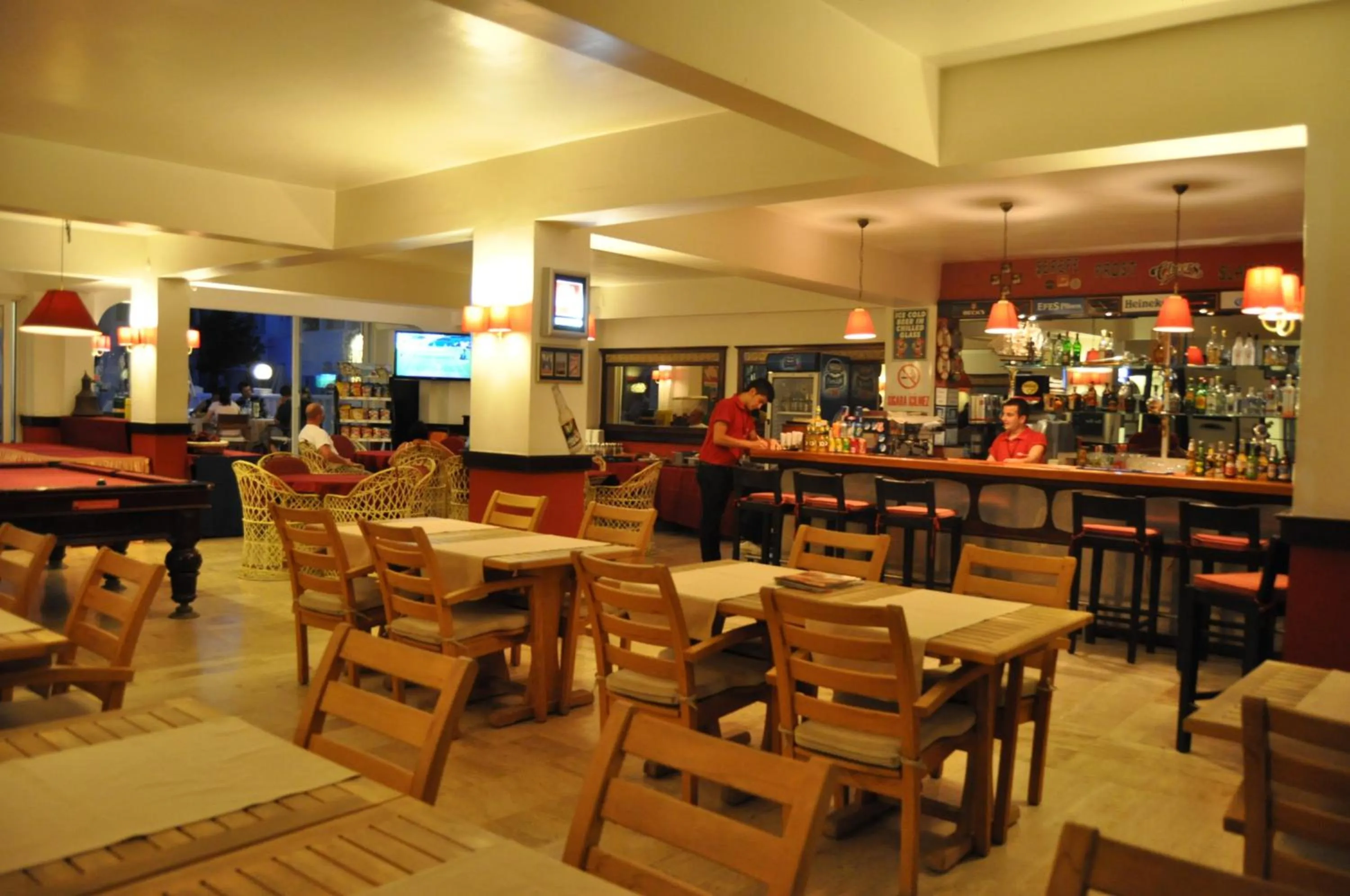Restaurant/places to eat in Serhan Hotel