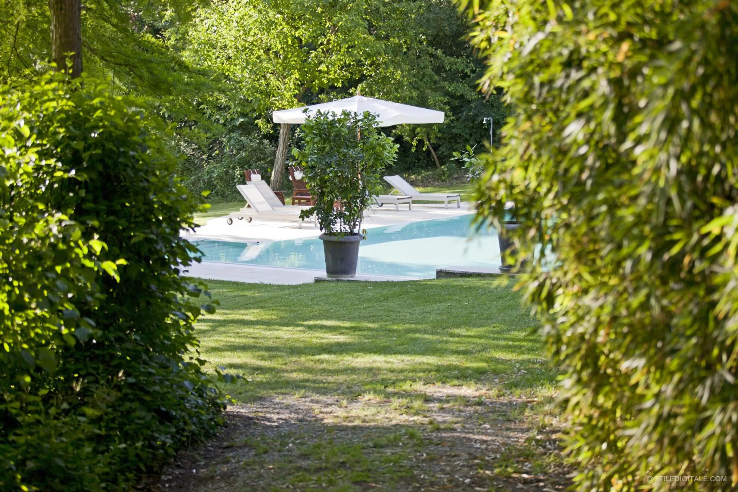 Swimming pool in Pragatto Hills by Casino di Pragatto