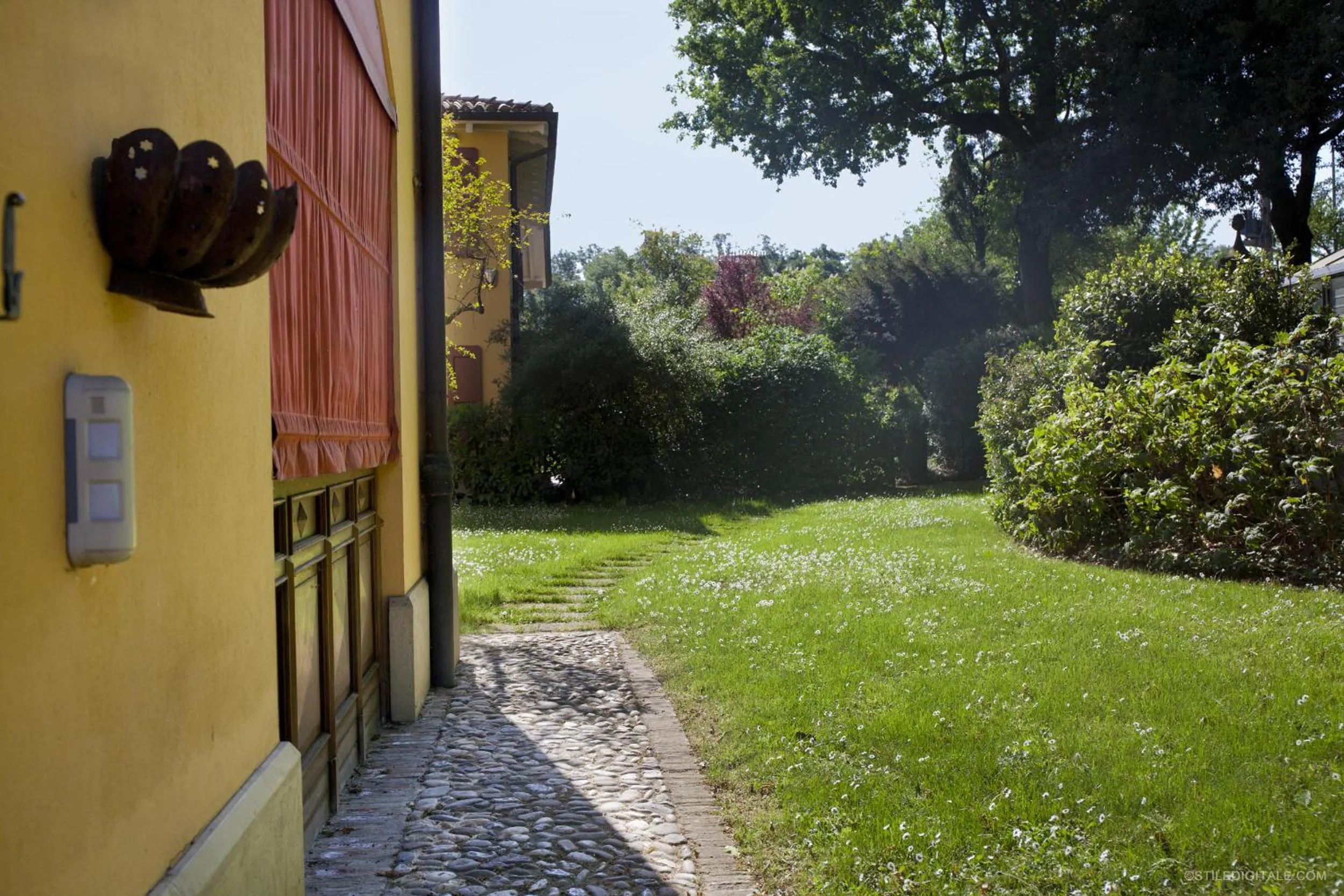 Property building in Pragatto Hills by Casino di Pragatto