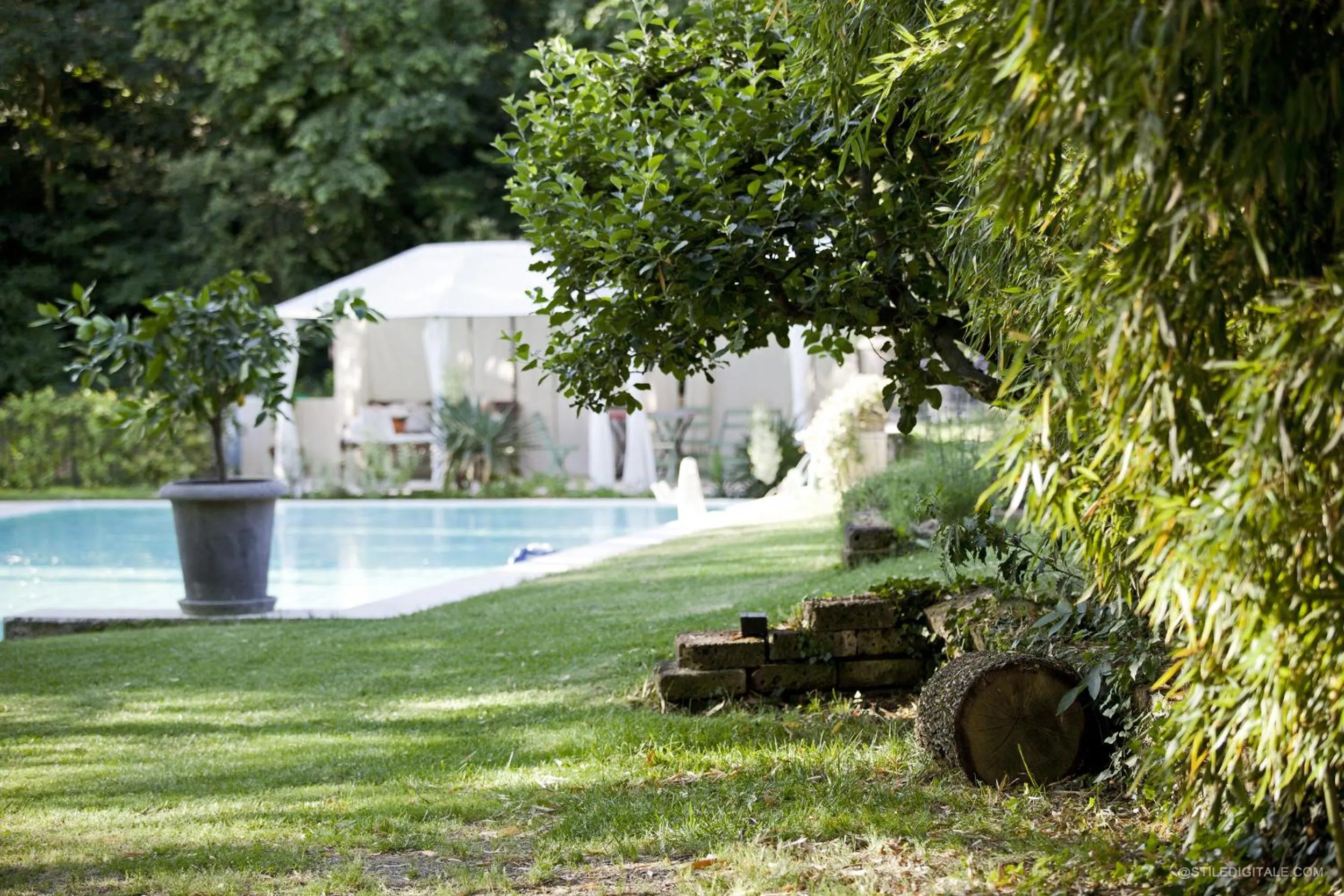 Swimming pool in Pragatto Hills by Casino di Pragatto