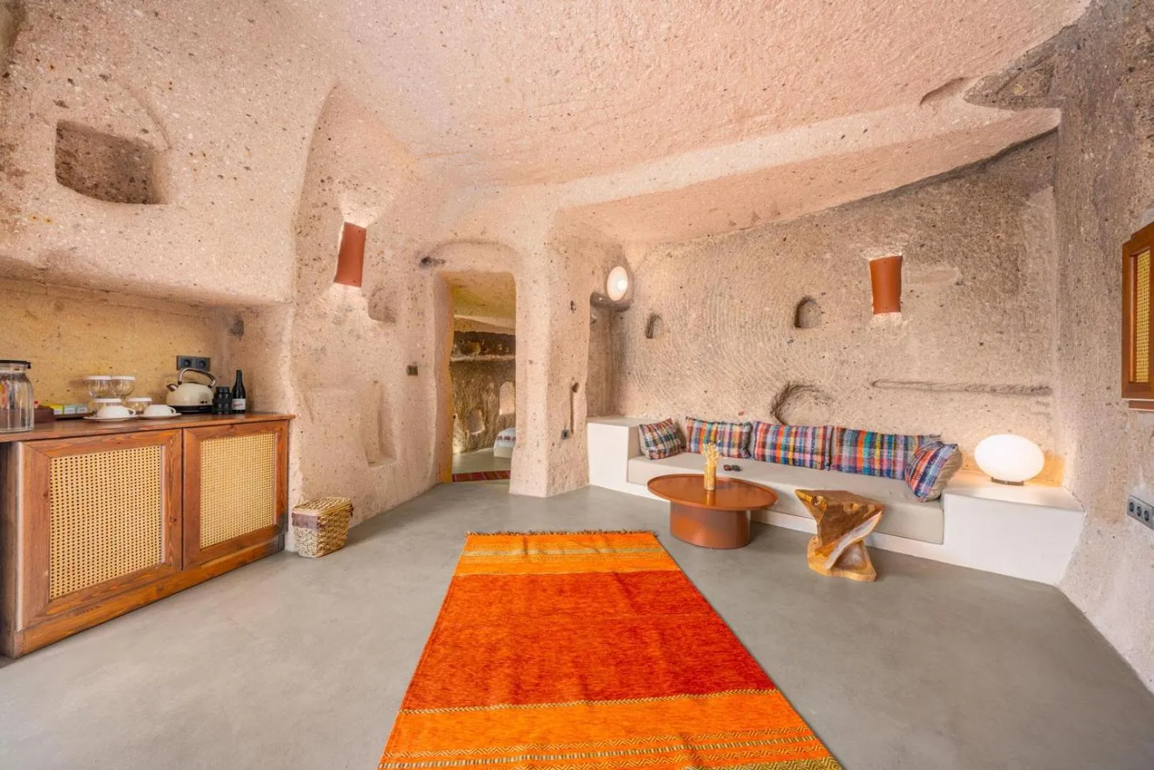 Photo of the whole room in Taskonaklar