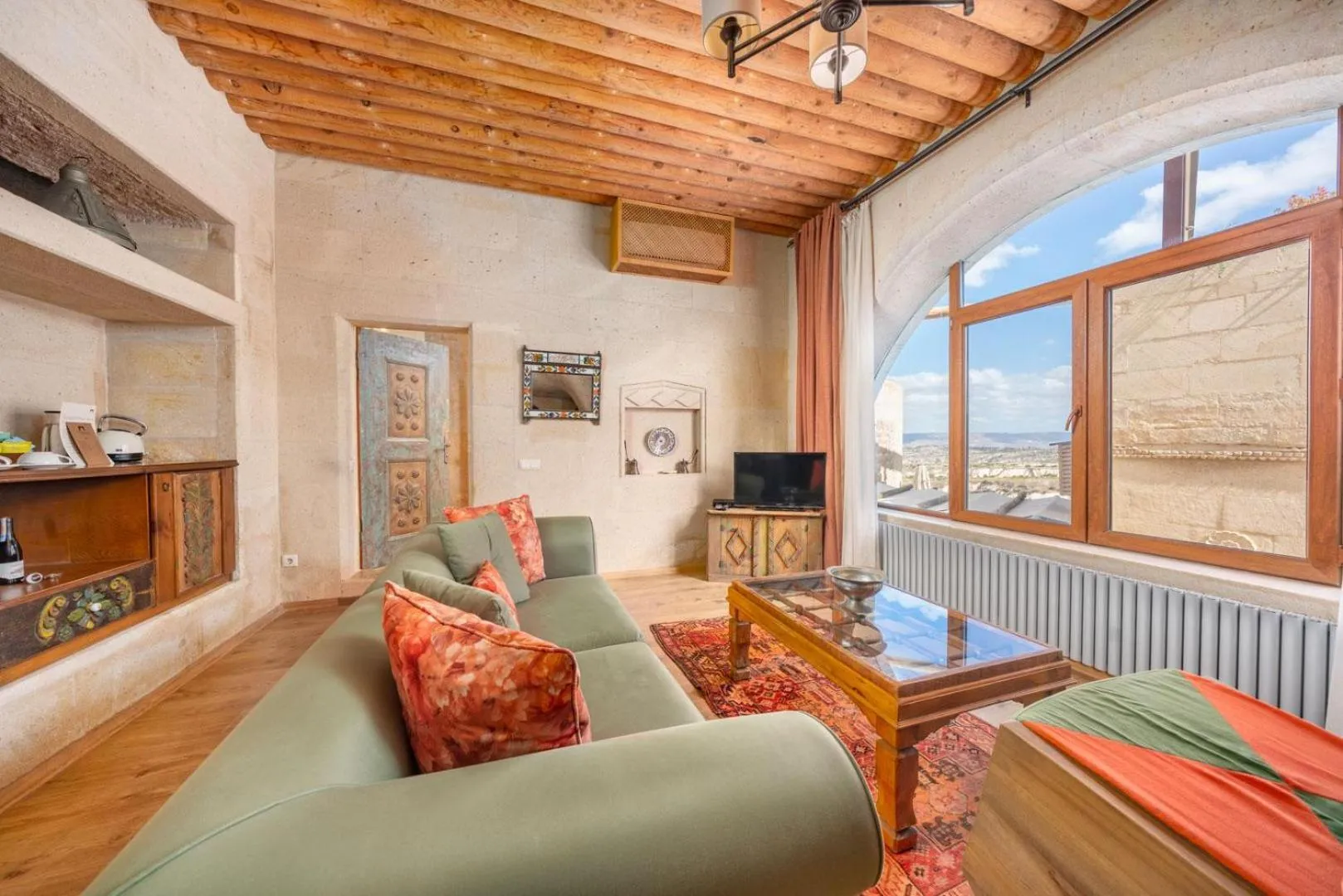 Photo of the whole room in Taskonaklar