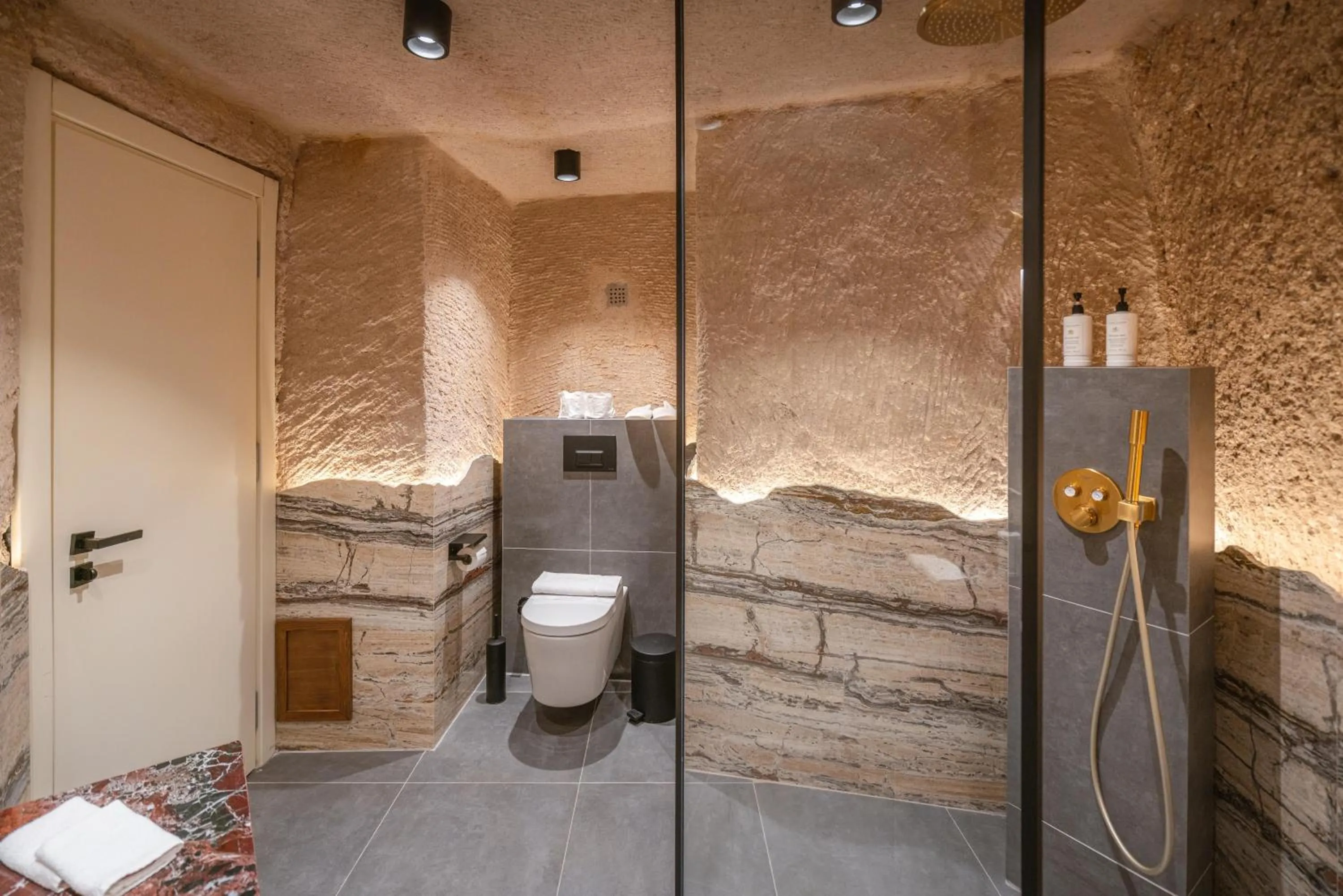 Bathroom, Bed in Taskonaklar