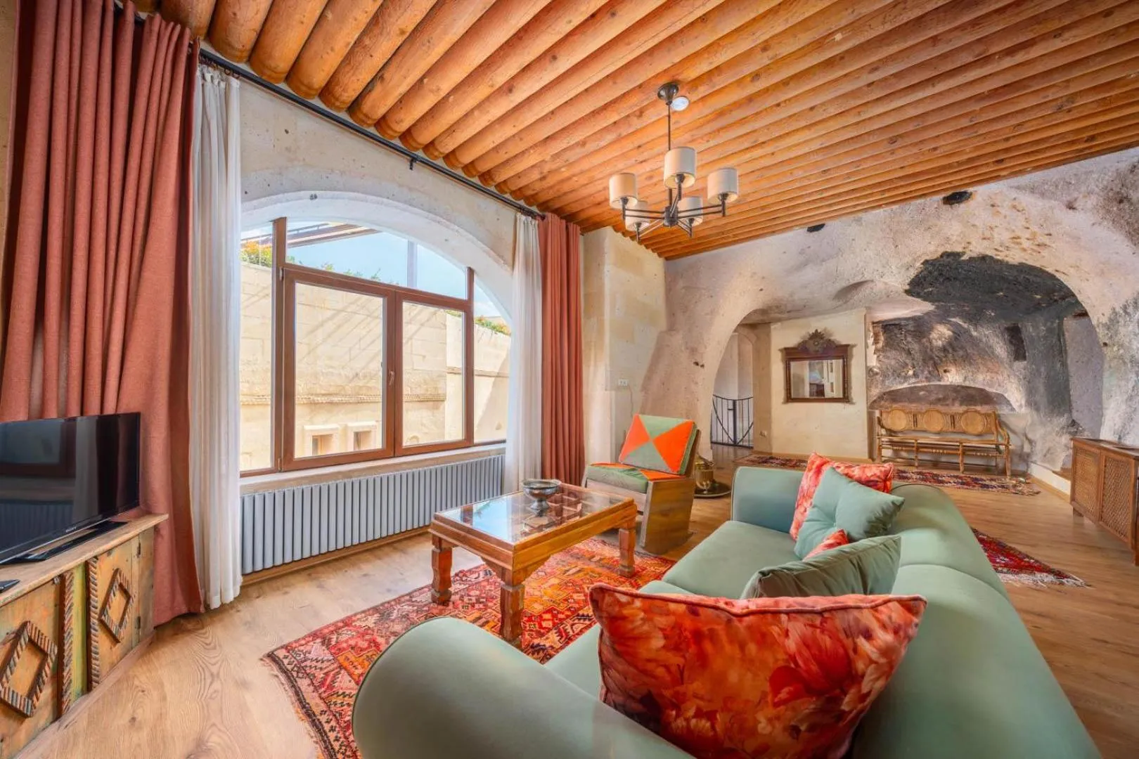 Photo of the whole room in Taskonaklar