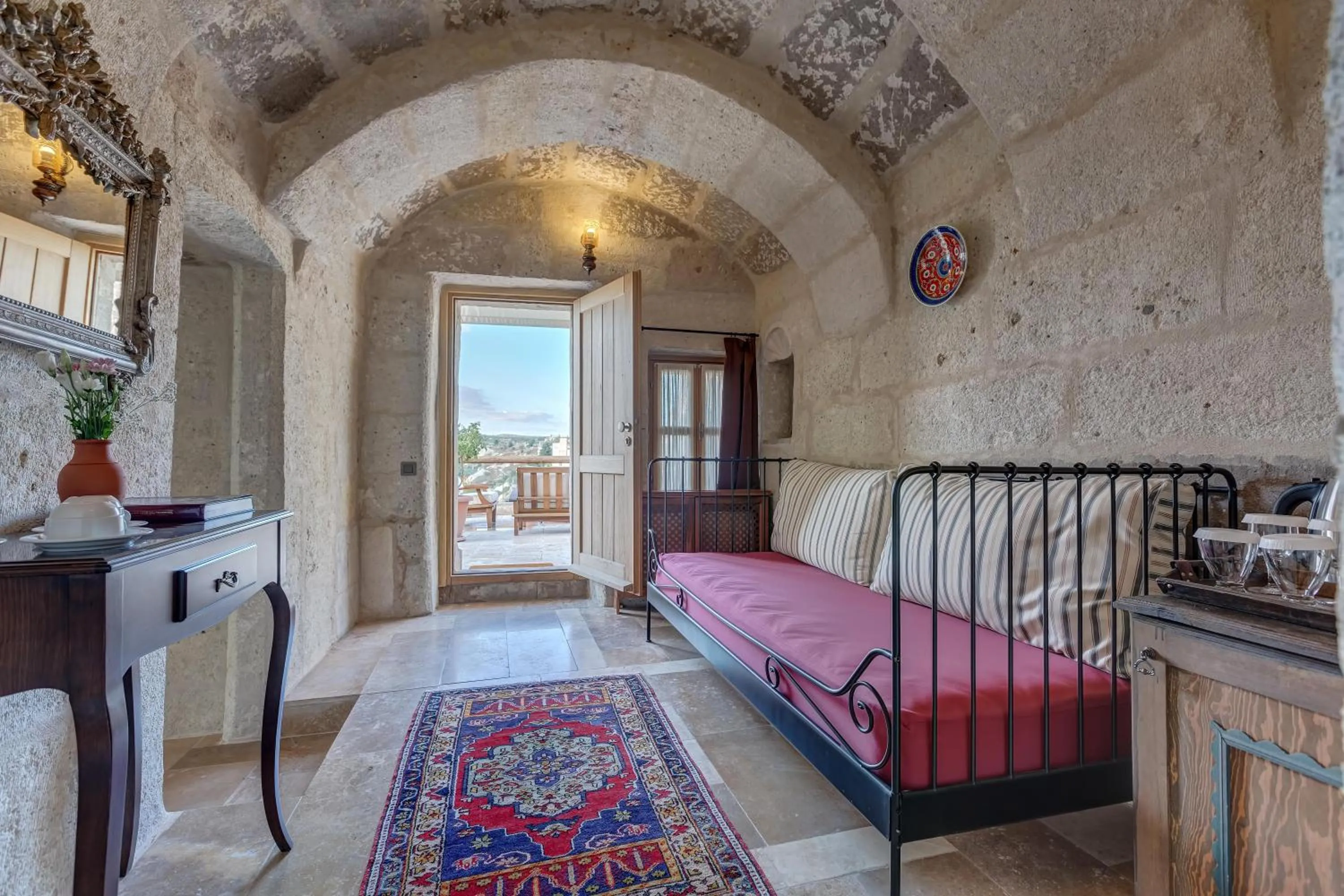 Photo of the whole room, Bed in Taskonaklar