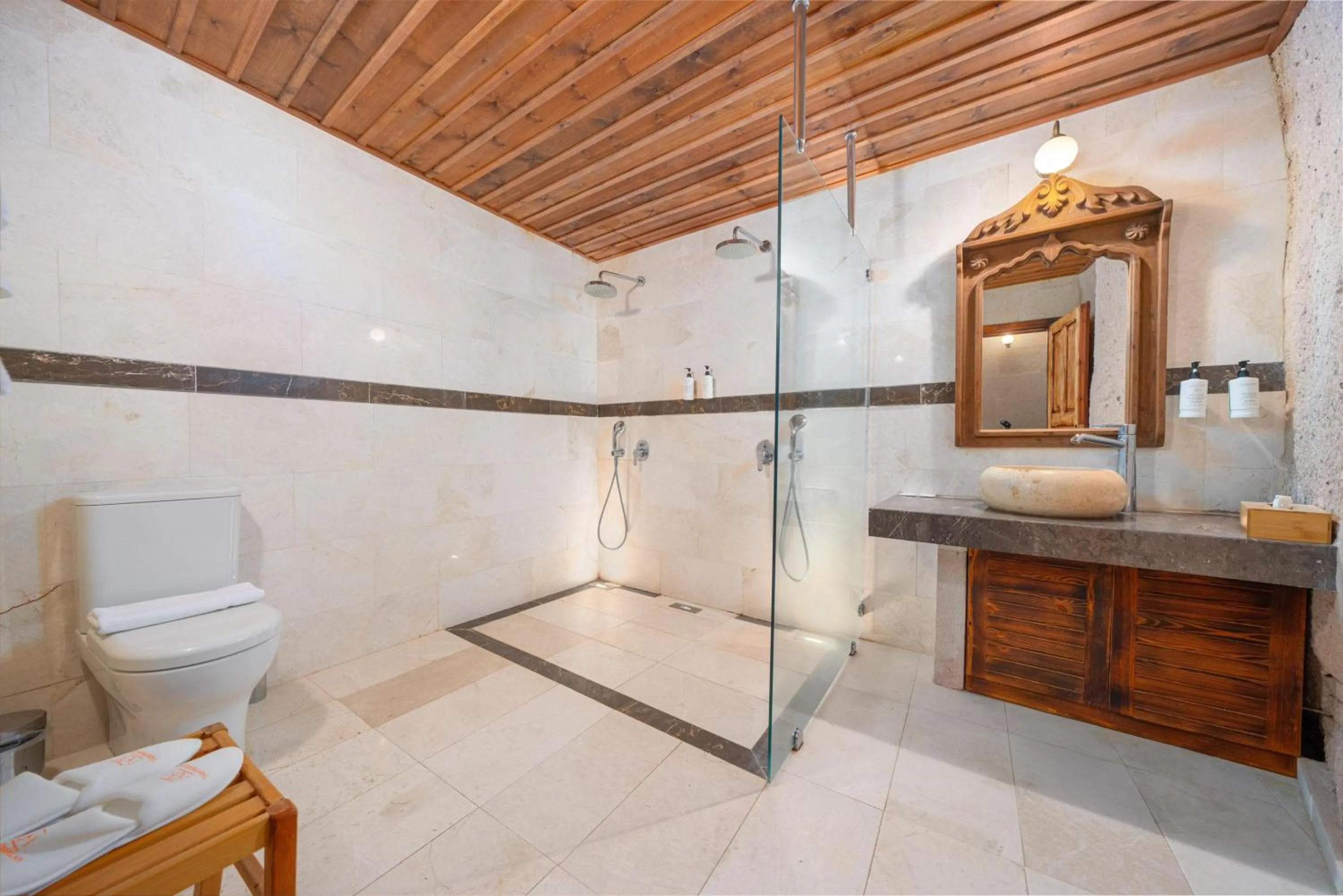 Photo of the whole room in Taskonaklar