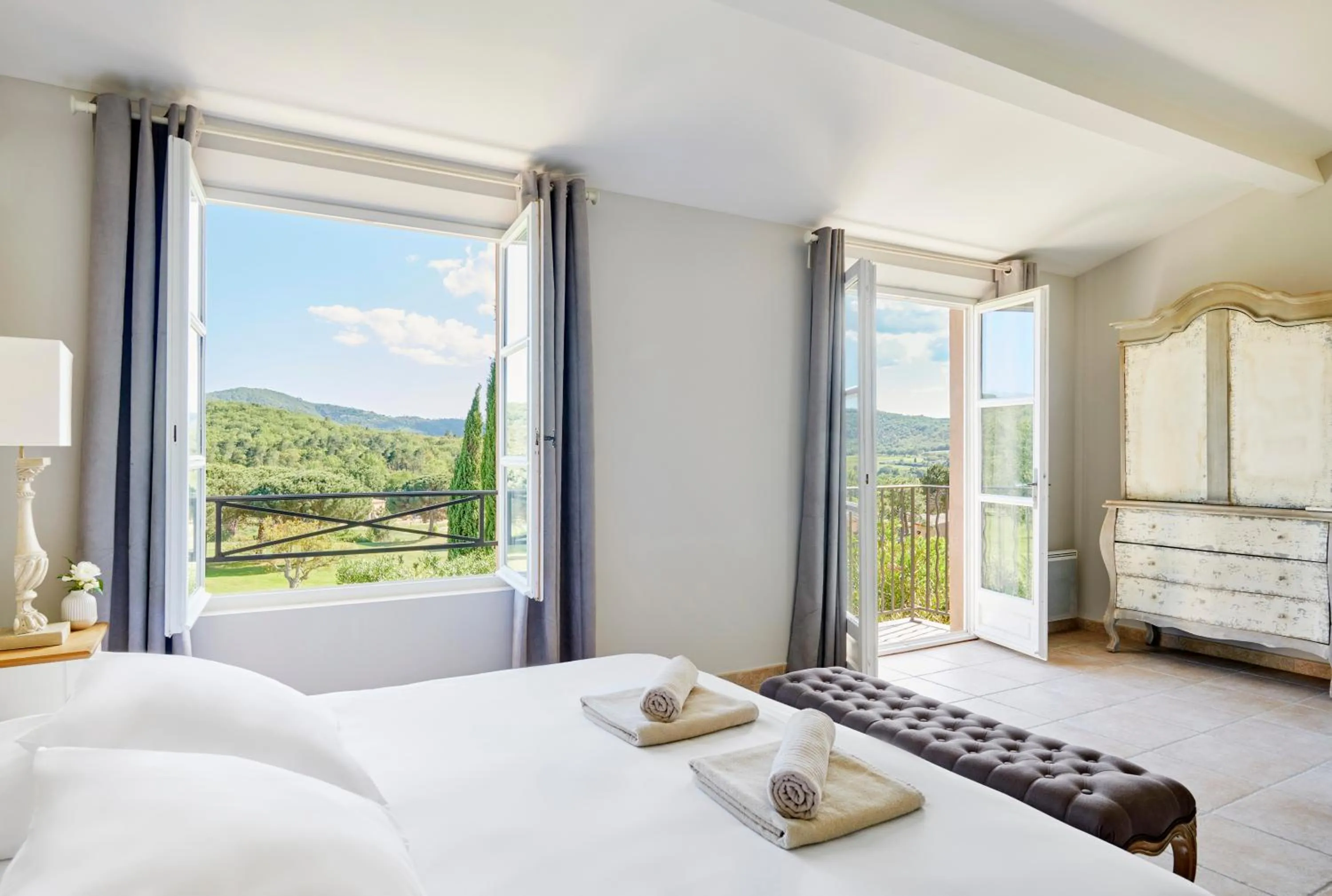 Bedroom, Bed in Saint-Tropez Golf Residences