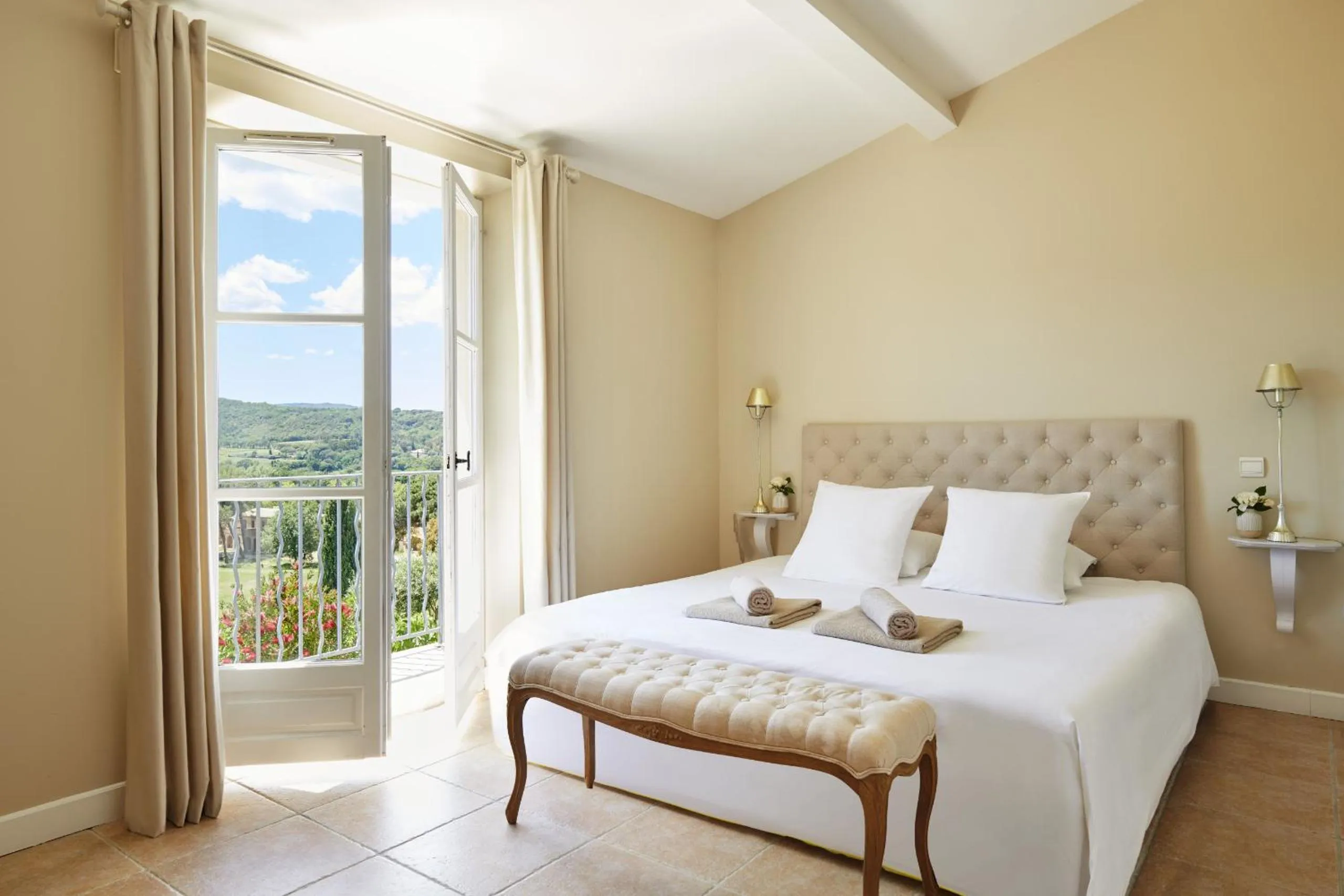Bed in Saint-Tropez Golf Residences