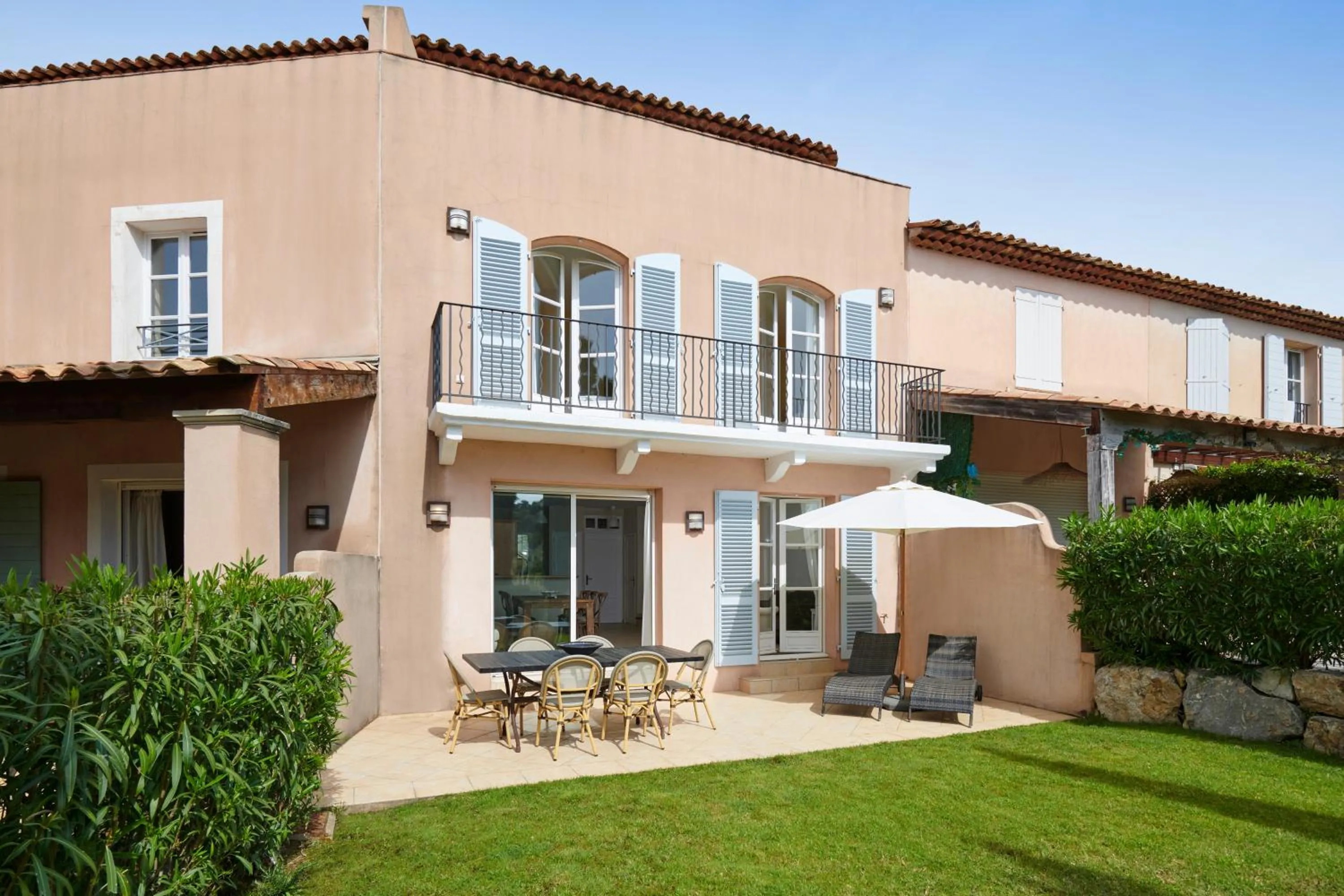 Garden in Saint-Tropez Golf Residences