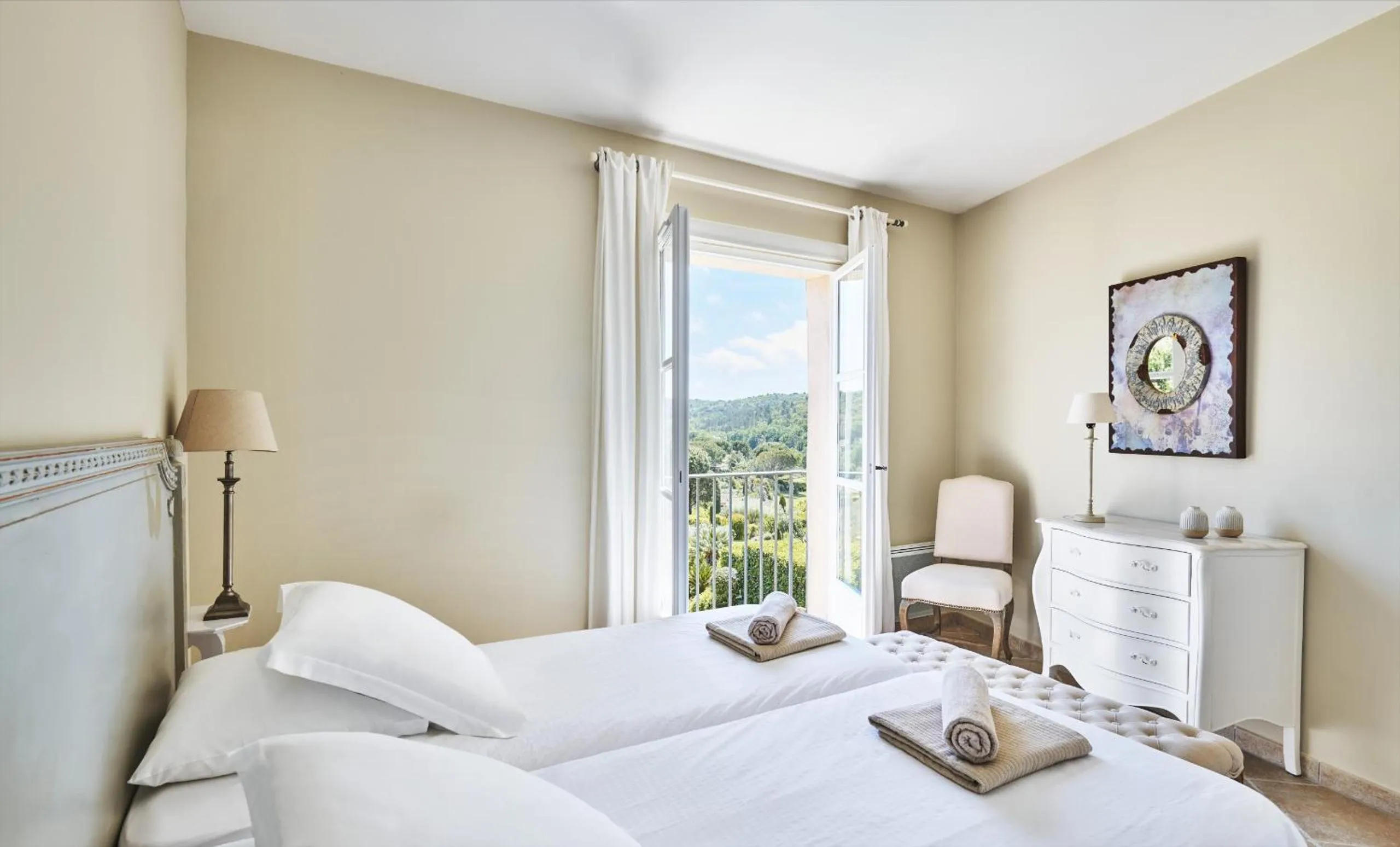 Bed in Saint-Tropez Golf Residences