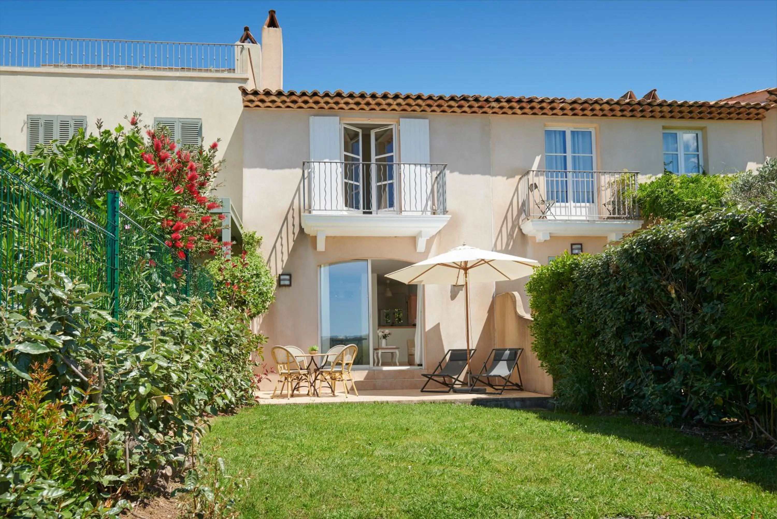 Garden view in Saint-Tropez Golf Residences
