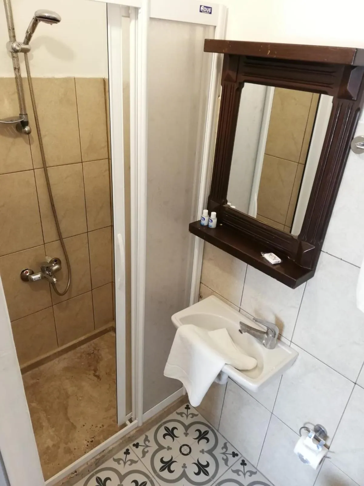 Bathroom in Urkmez Hotel