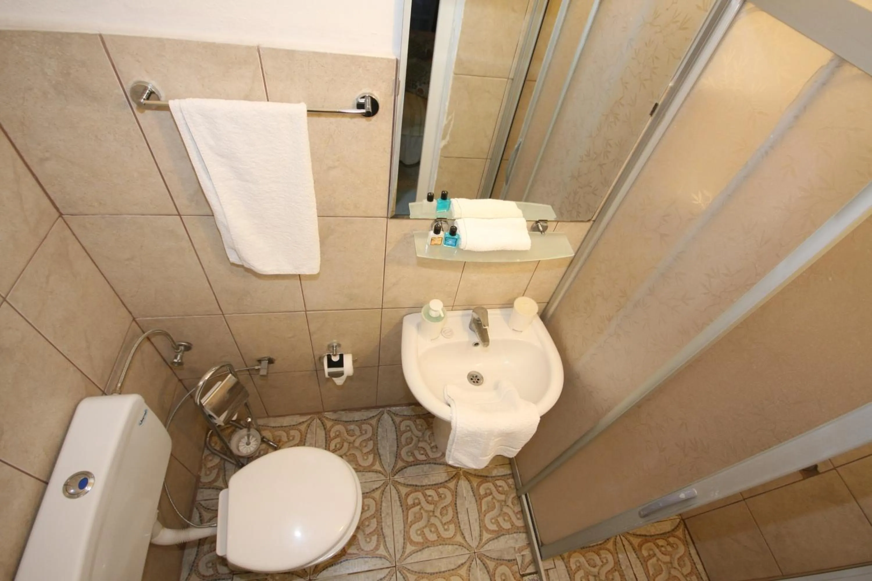Bathroom in Urkmez Hotel