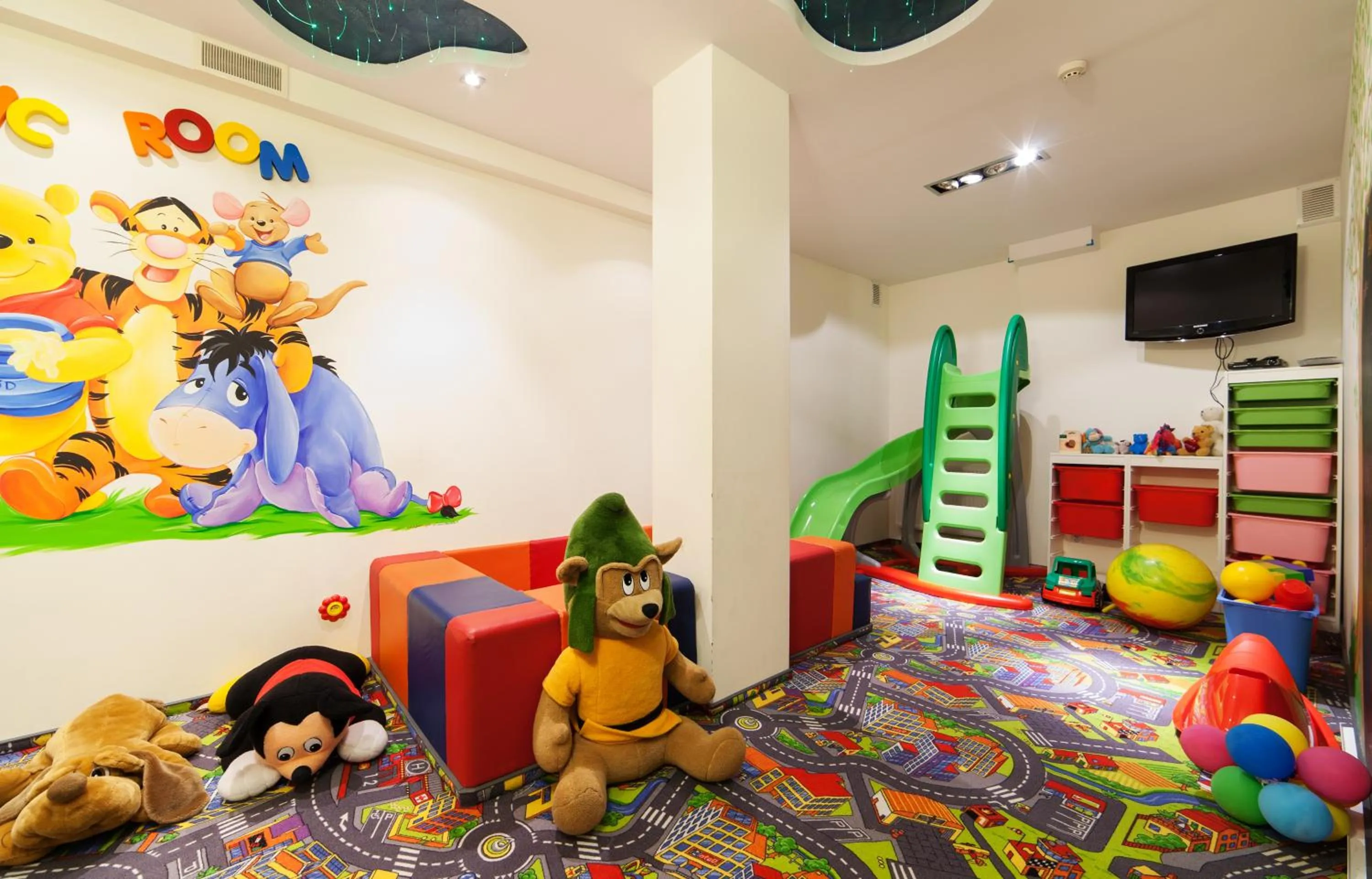 young children in Hotel Pegaz