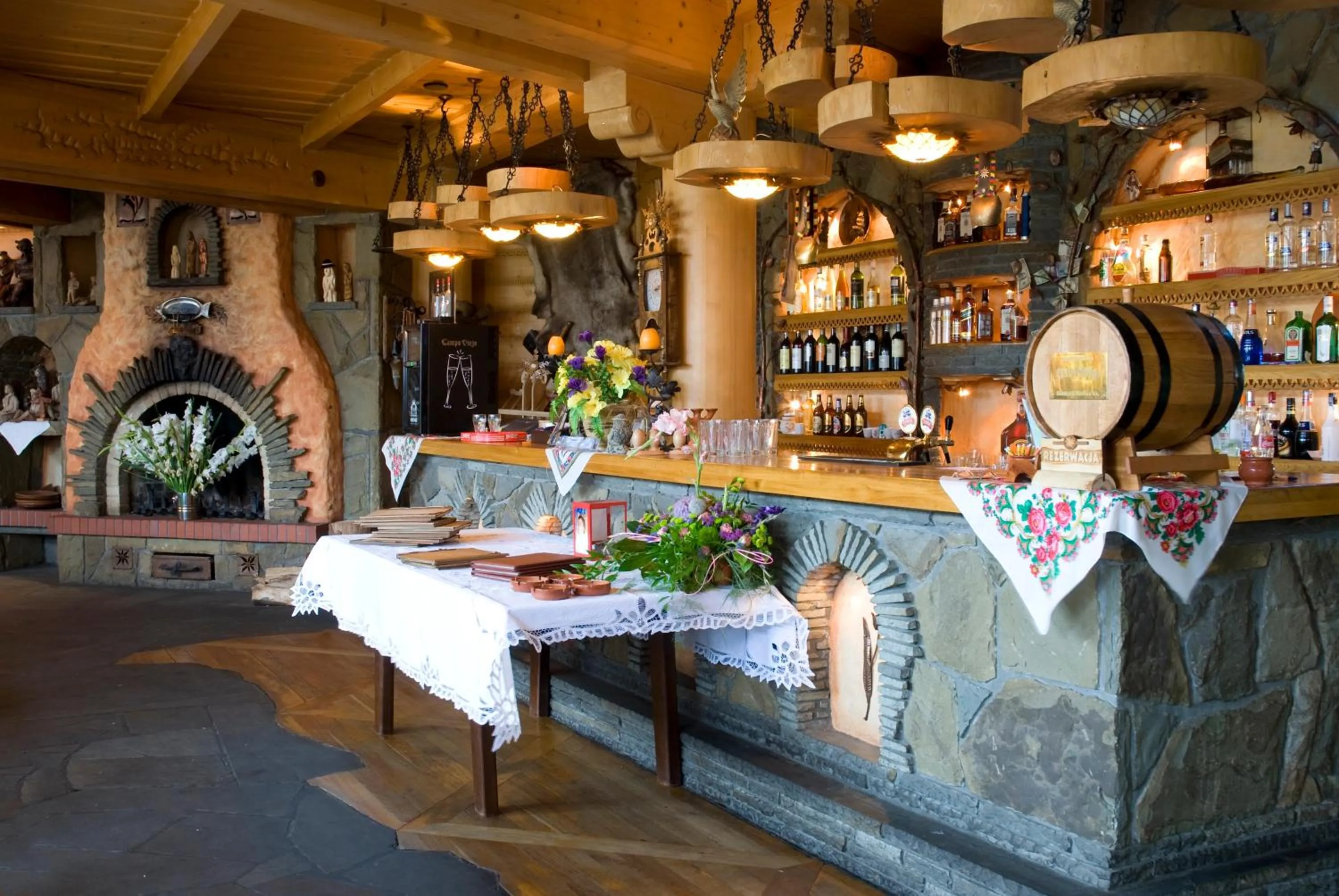 Restaurant/places to eat in Skalny Dworek