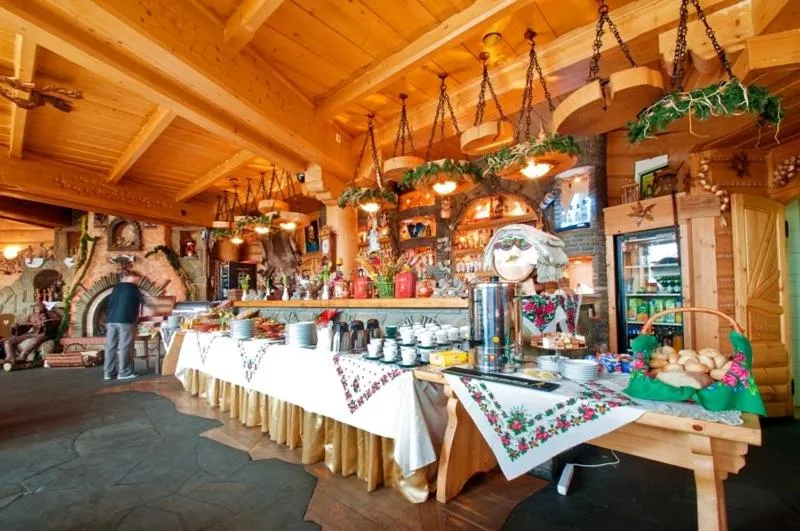 Restaurant/places to eat in Skalny Dworek