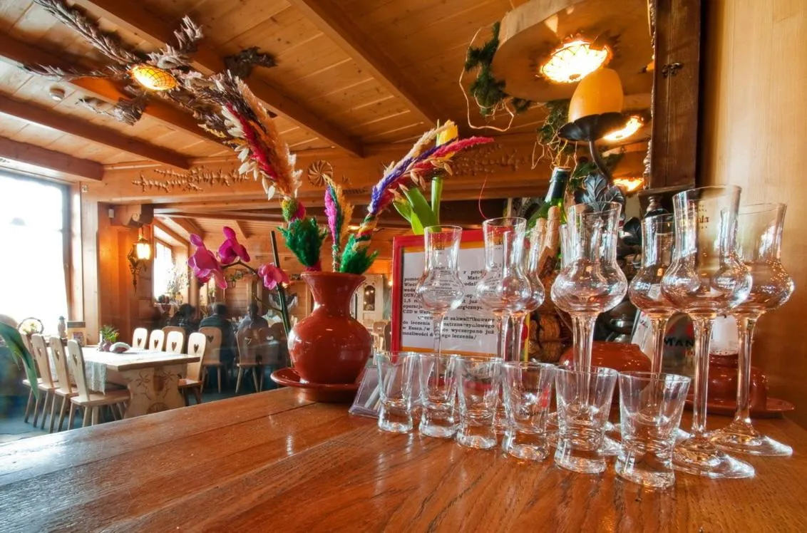 Restaurant/places to eat in Skalny Dworek