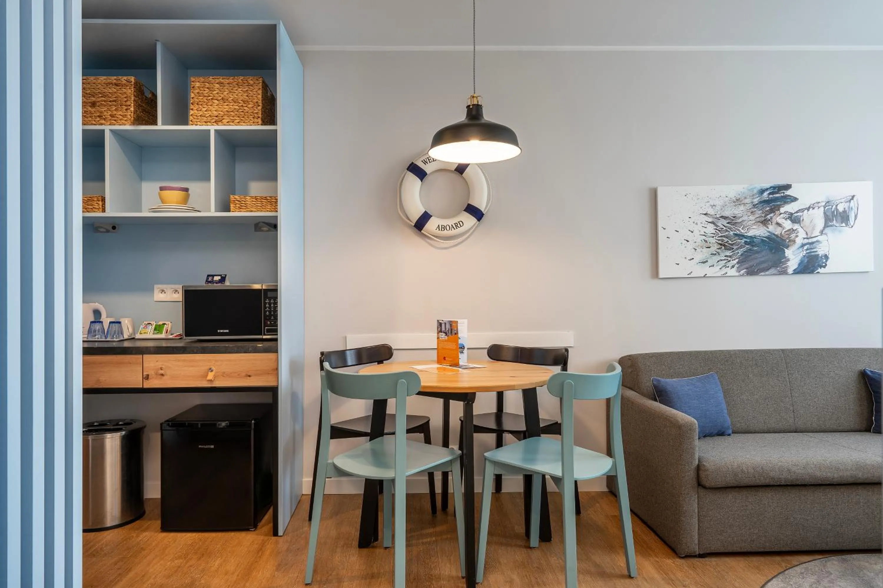 Photo of the whole room in Cassubia