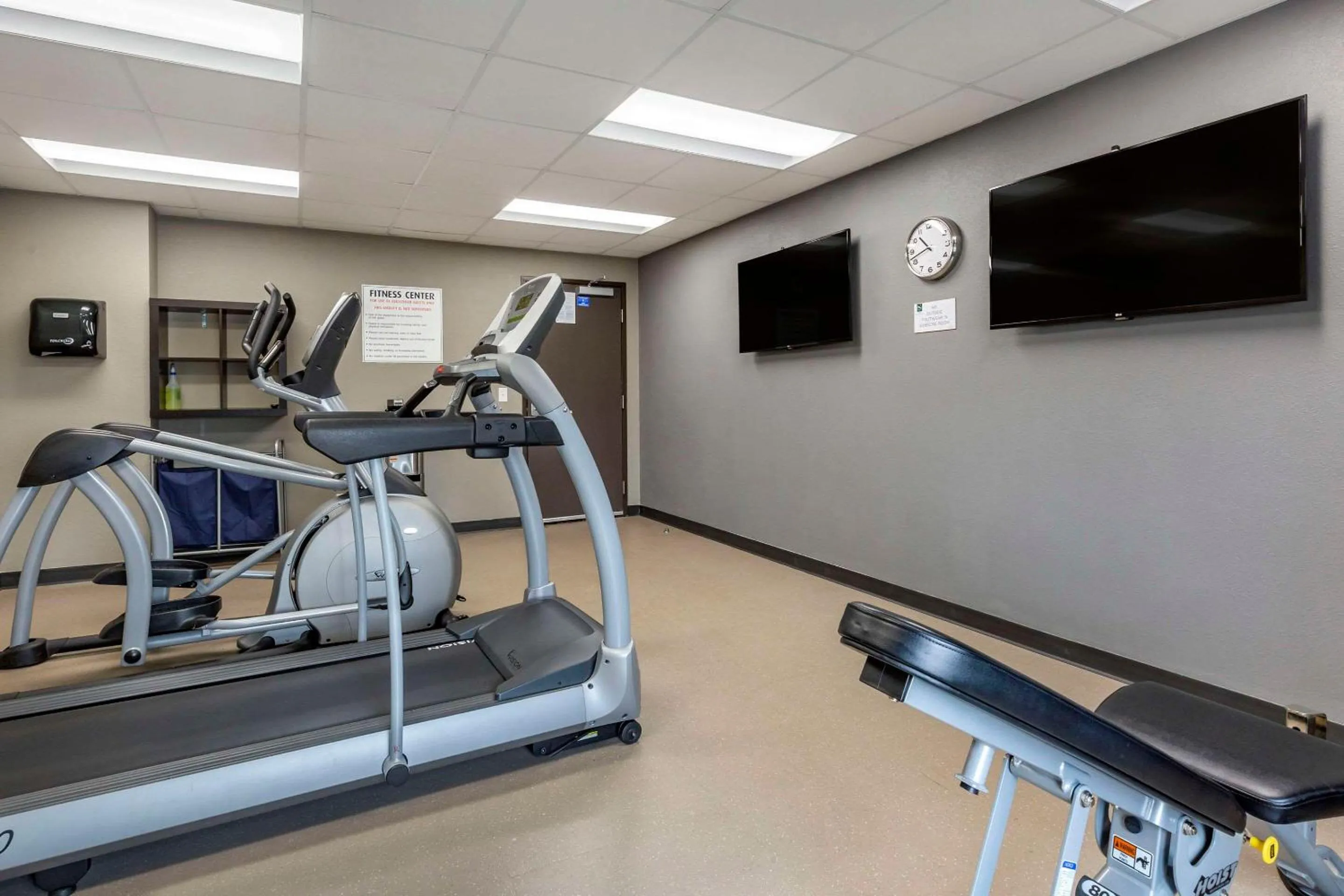 Fitness centre/facilities in Quality Inn & Suites