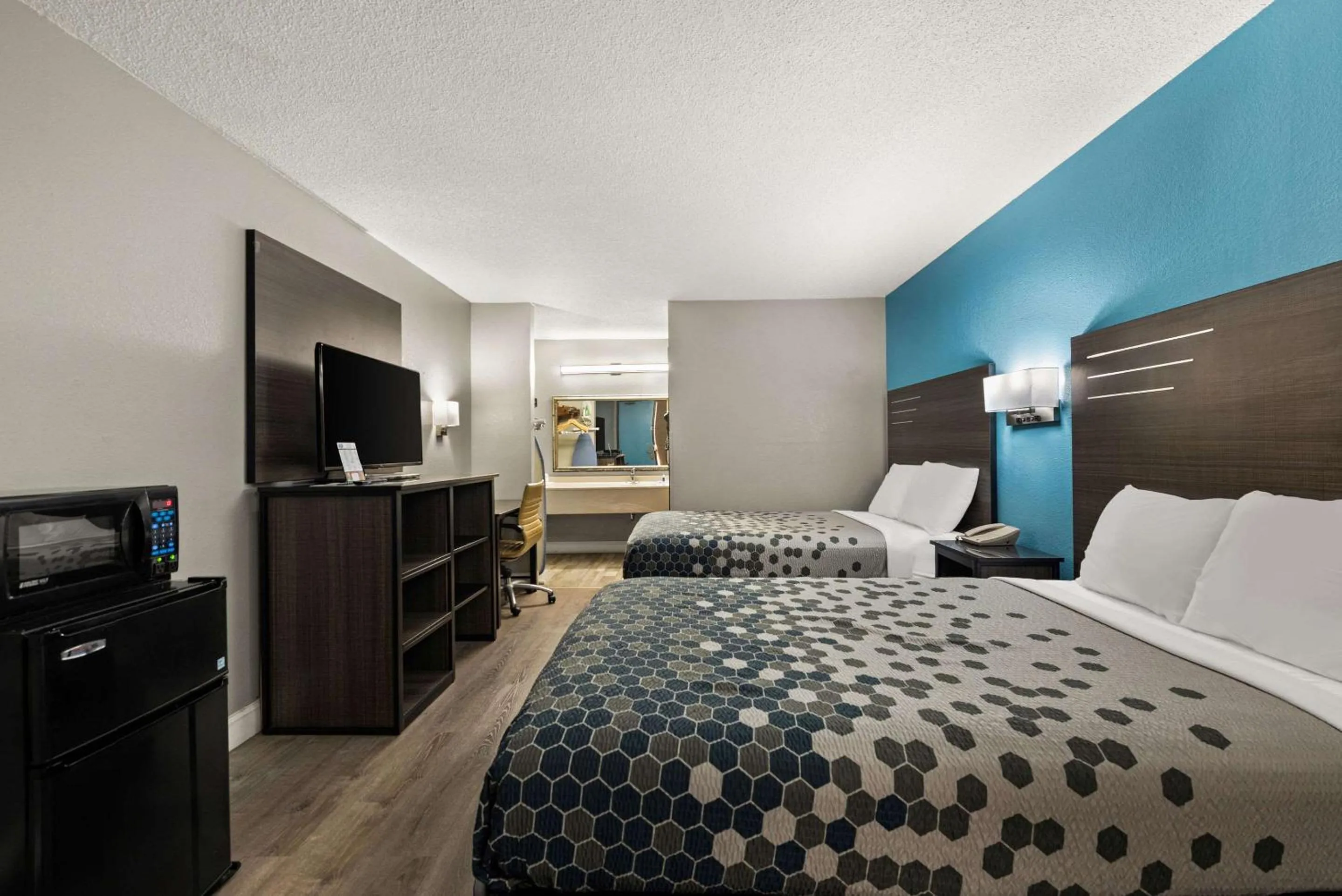 Bedroom, Bed in Rodeway Inn Richmond