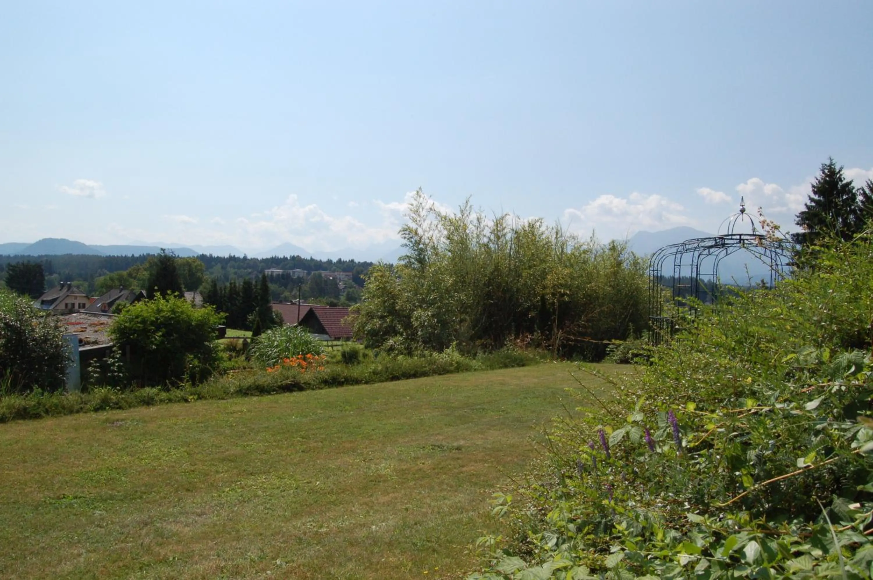 Garden in Ferienwohnung Frate