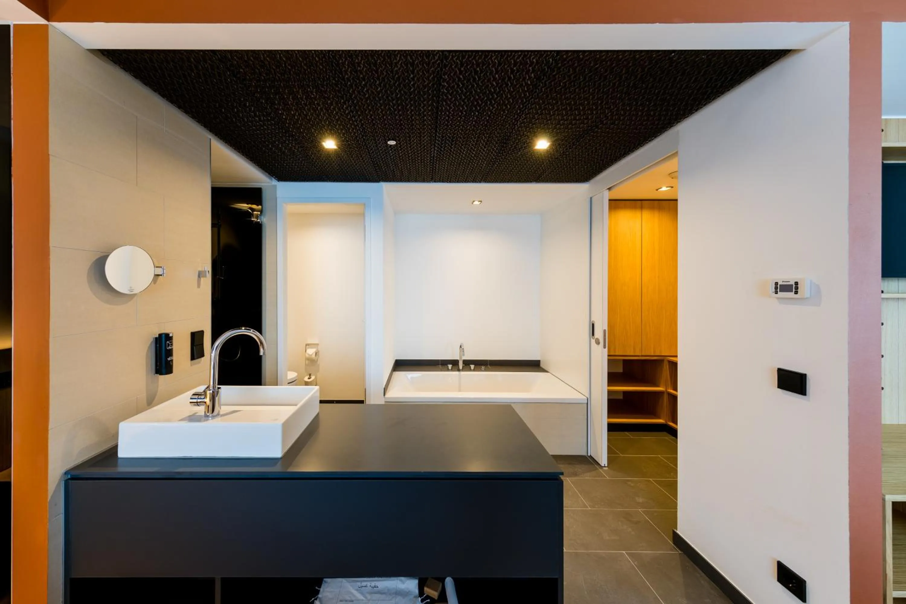 Bathroom, Bed in mk | hotel rüsselsheim