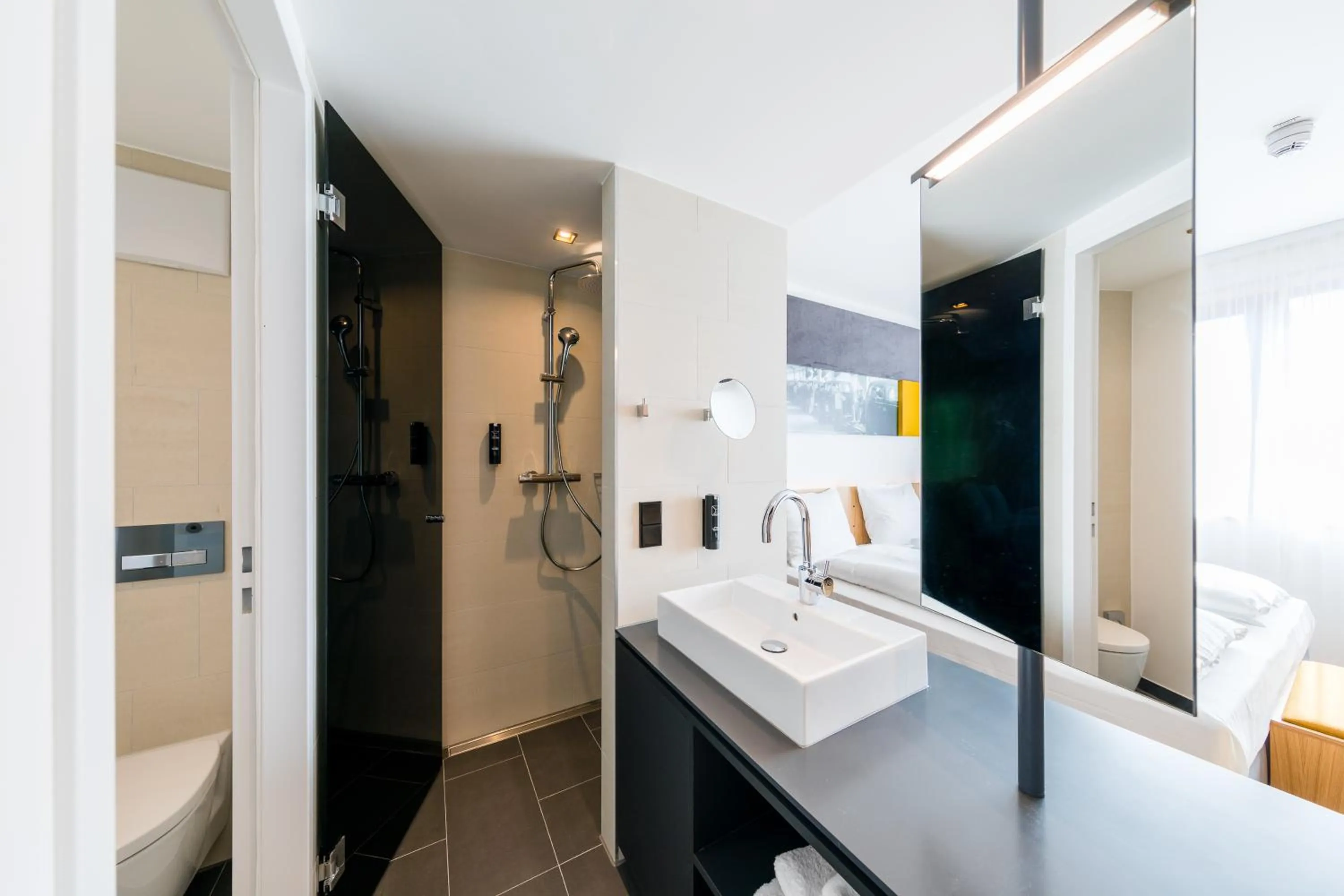 Bathroom, Bed in mk | hotel rüsselsheim