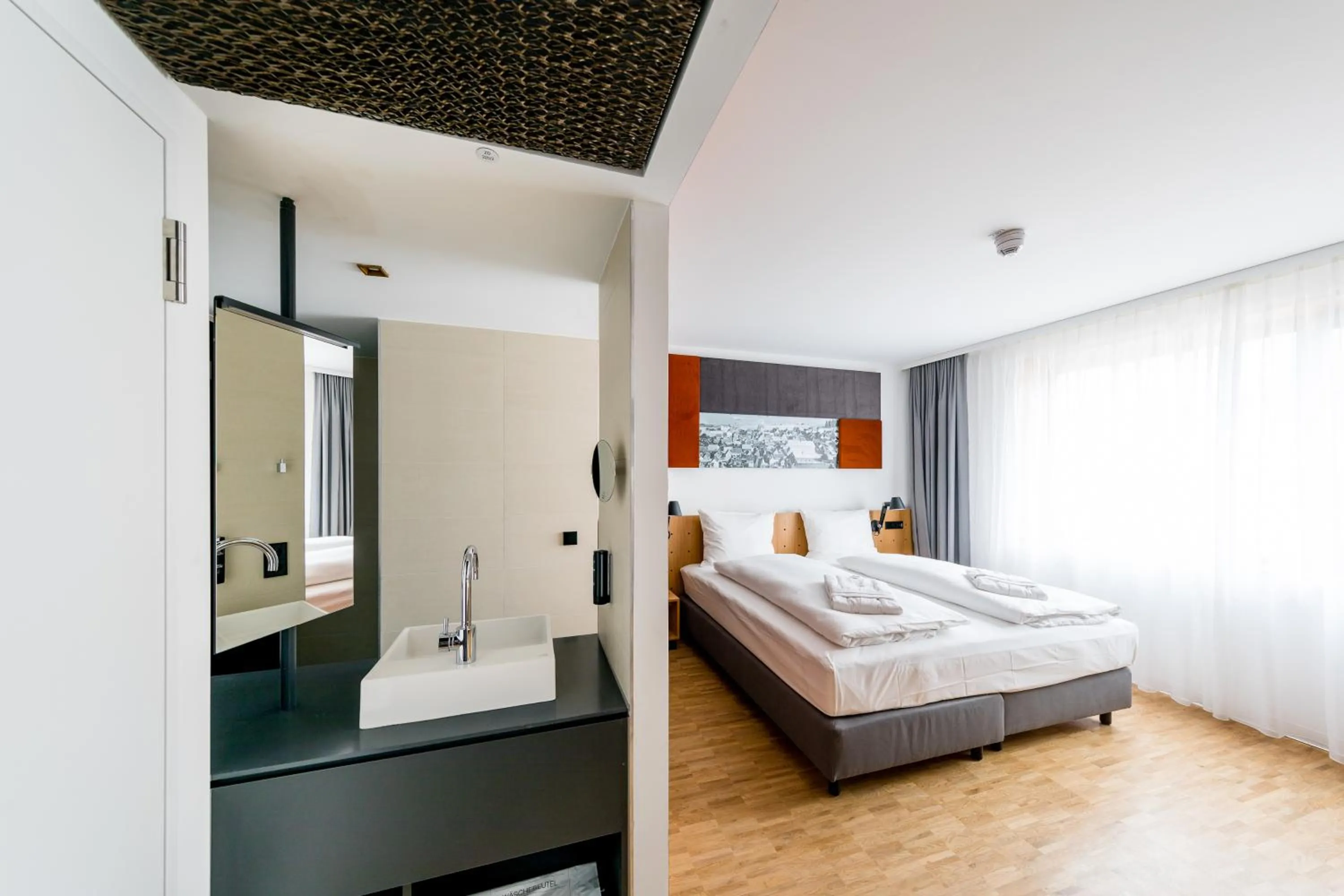 Photo of the whole room, Bed in mk | hotel rüsselsheim
