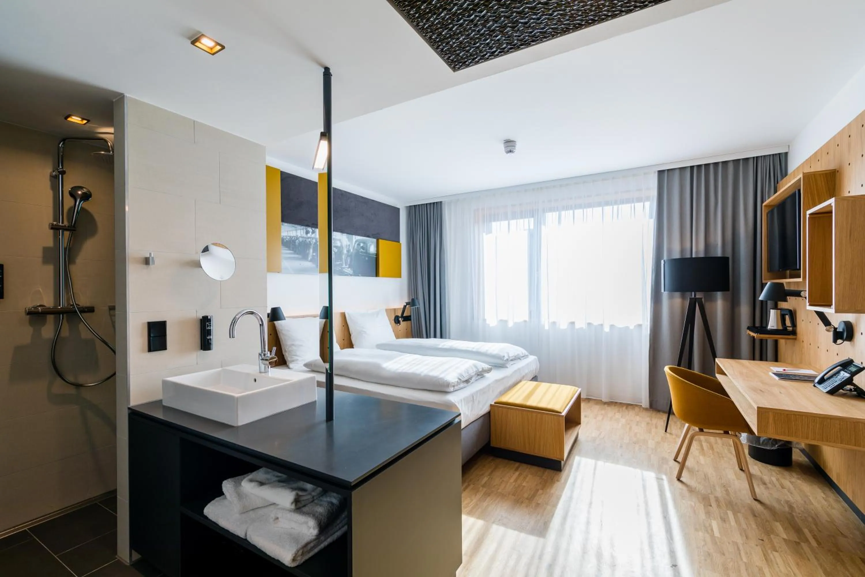 Bathroom, Bed in mk | hotel rüsselsheim