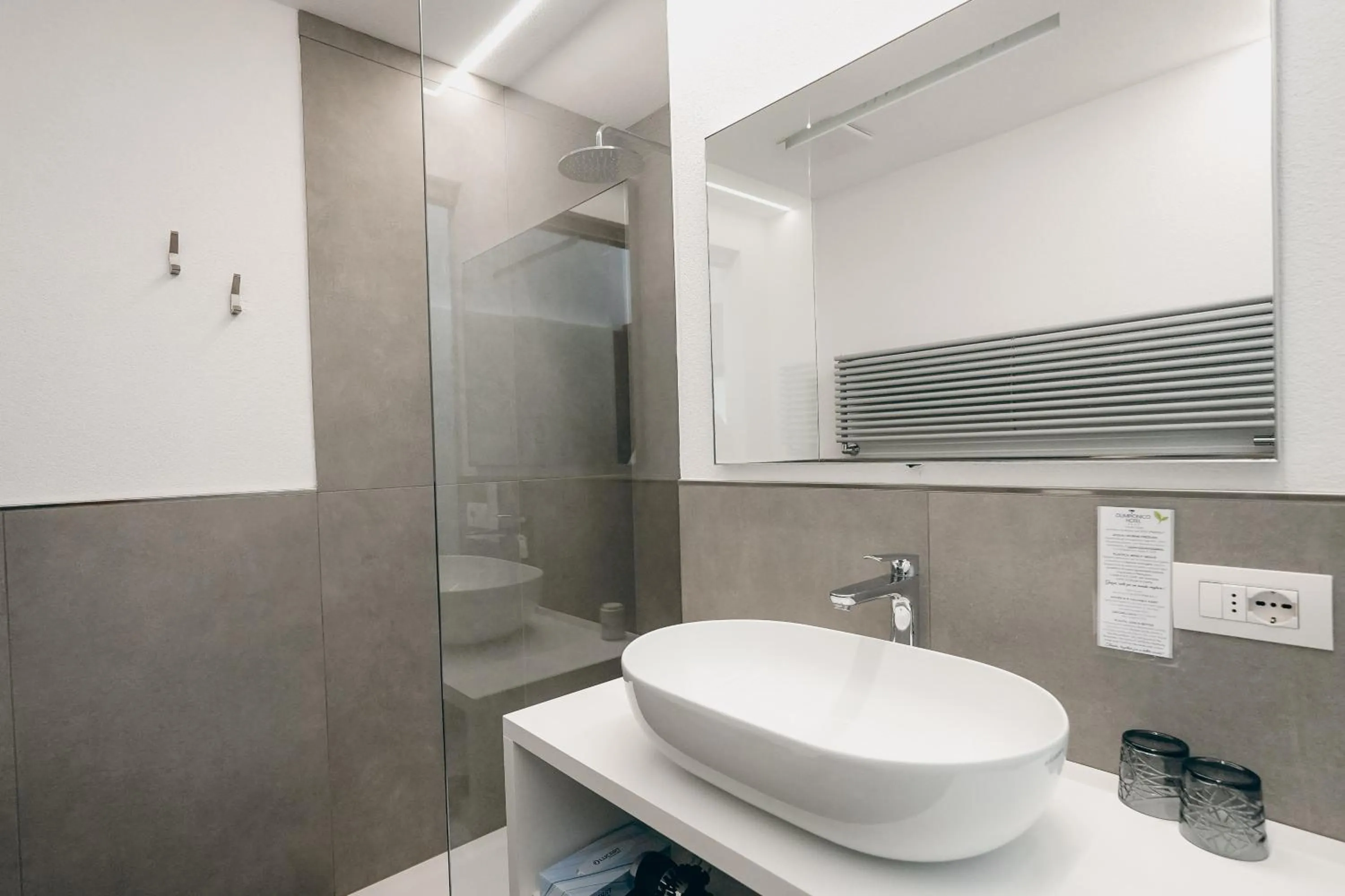 Shower in Olimpionico Hotel