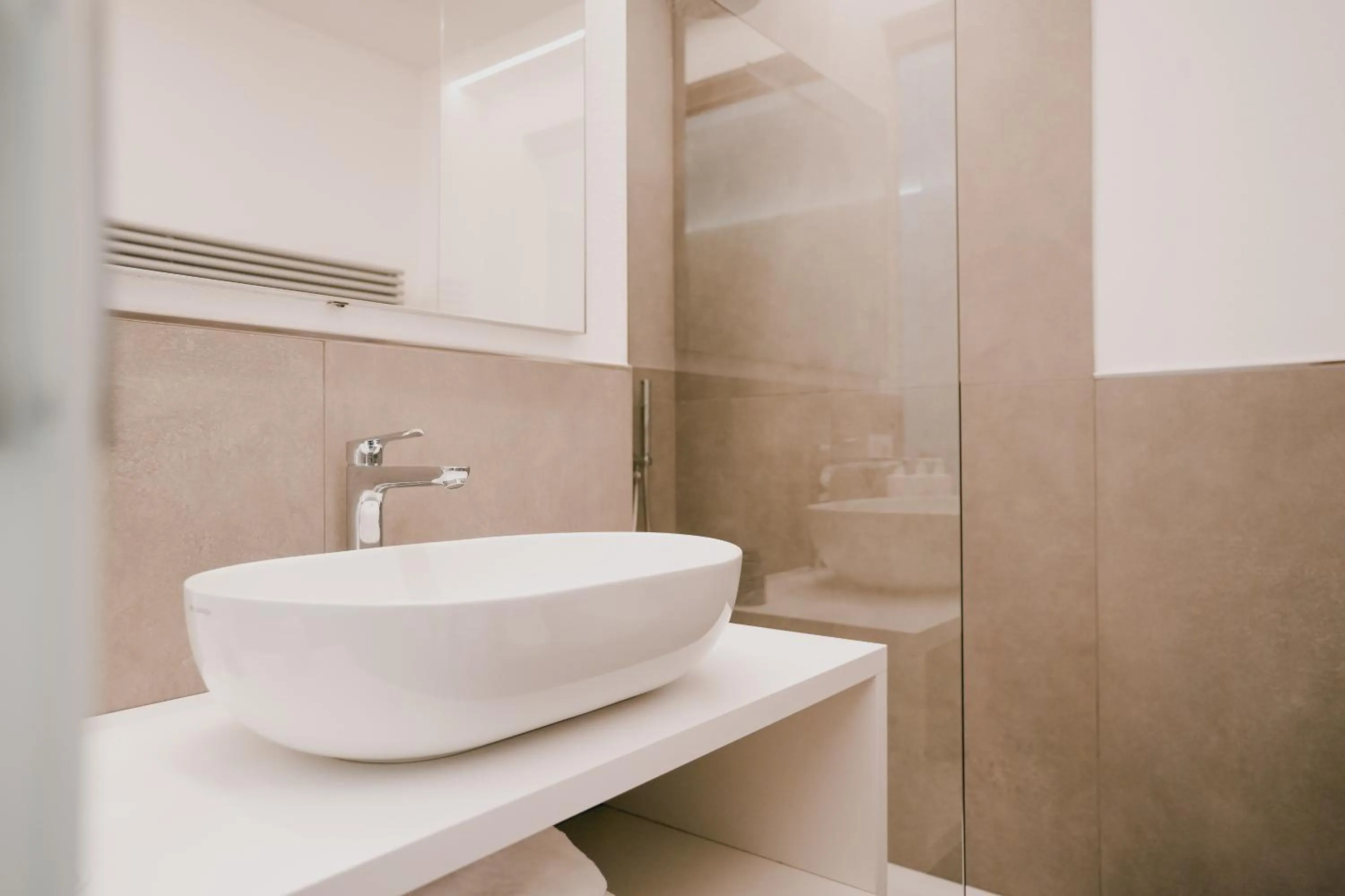 Shower in Olimpionico Hotel