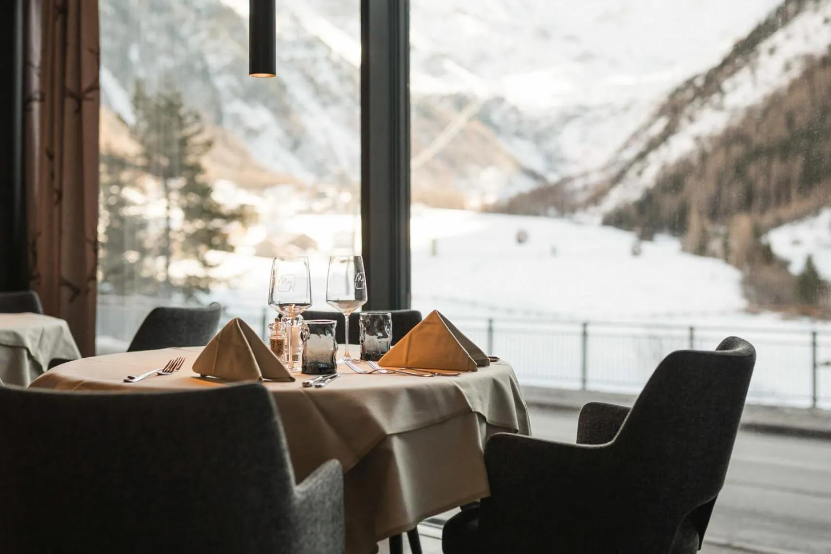 Restaurant/places to eat in MyPARADIES