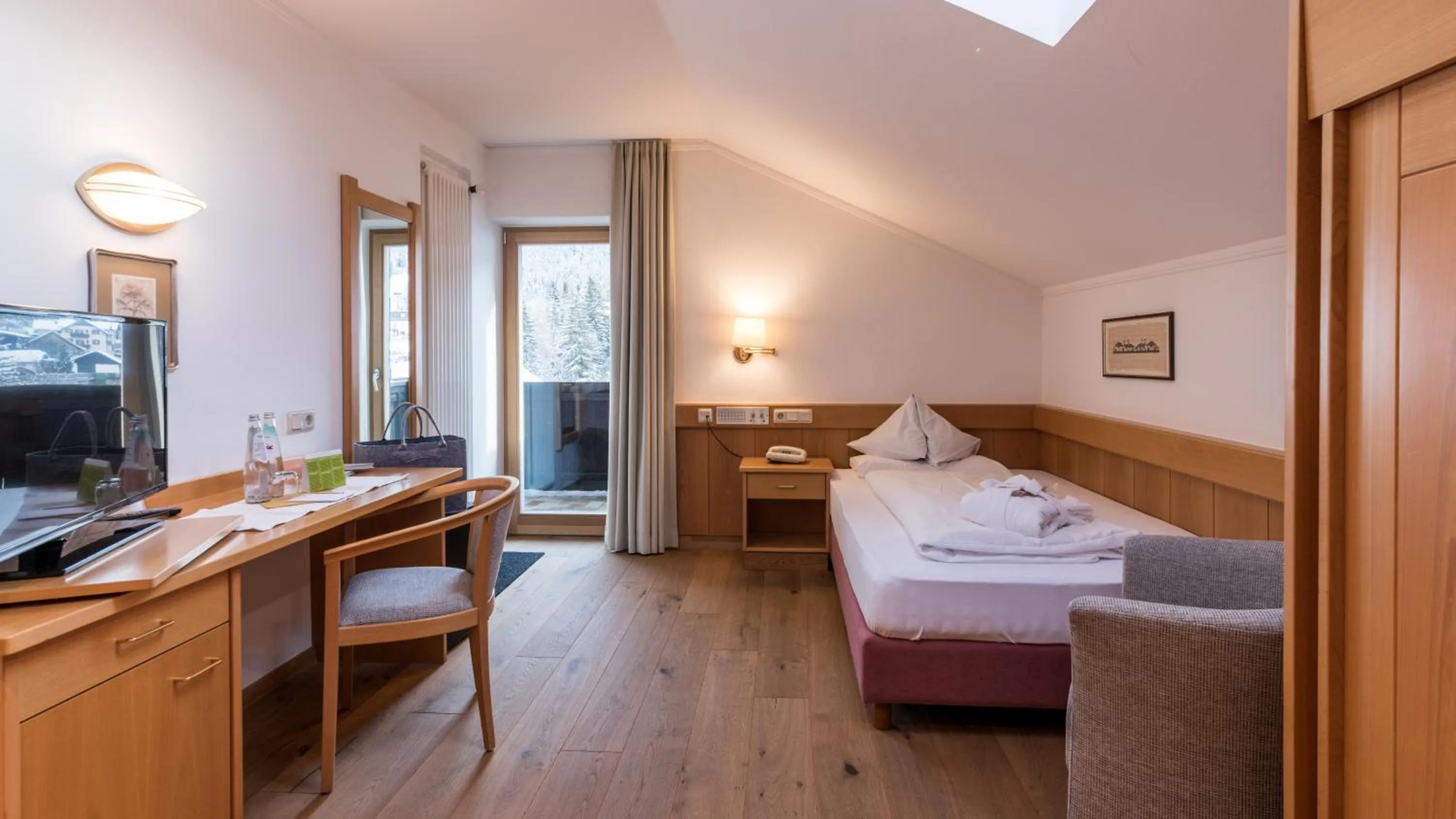 Photo of the whole room, Bed in Hotel Post - Olang