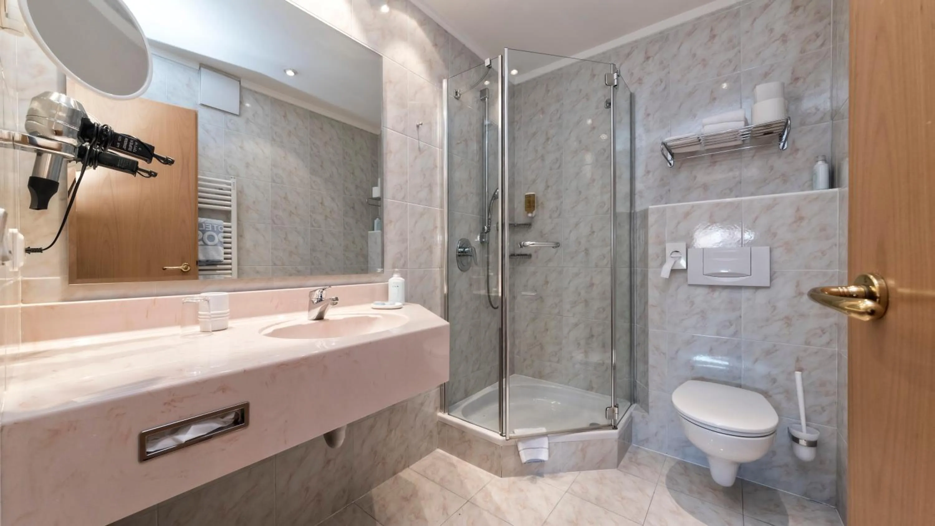 Bathroom in Hotel Post - OlangCard included