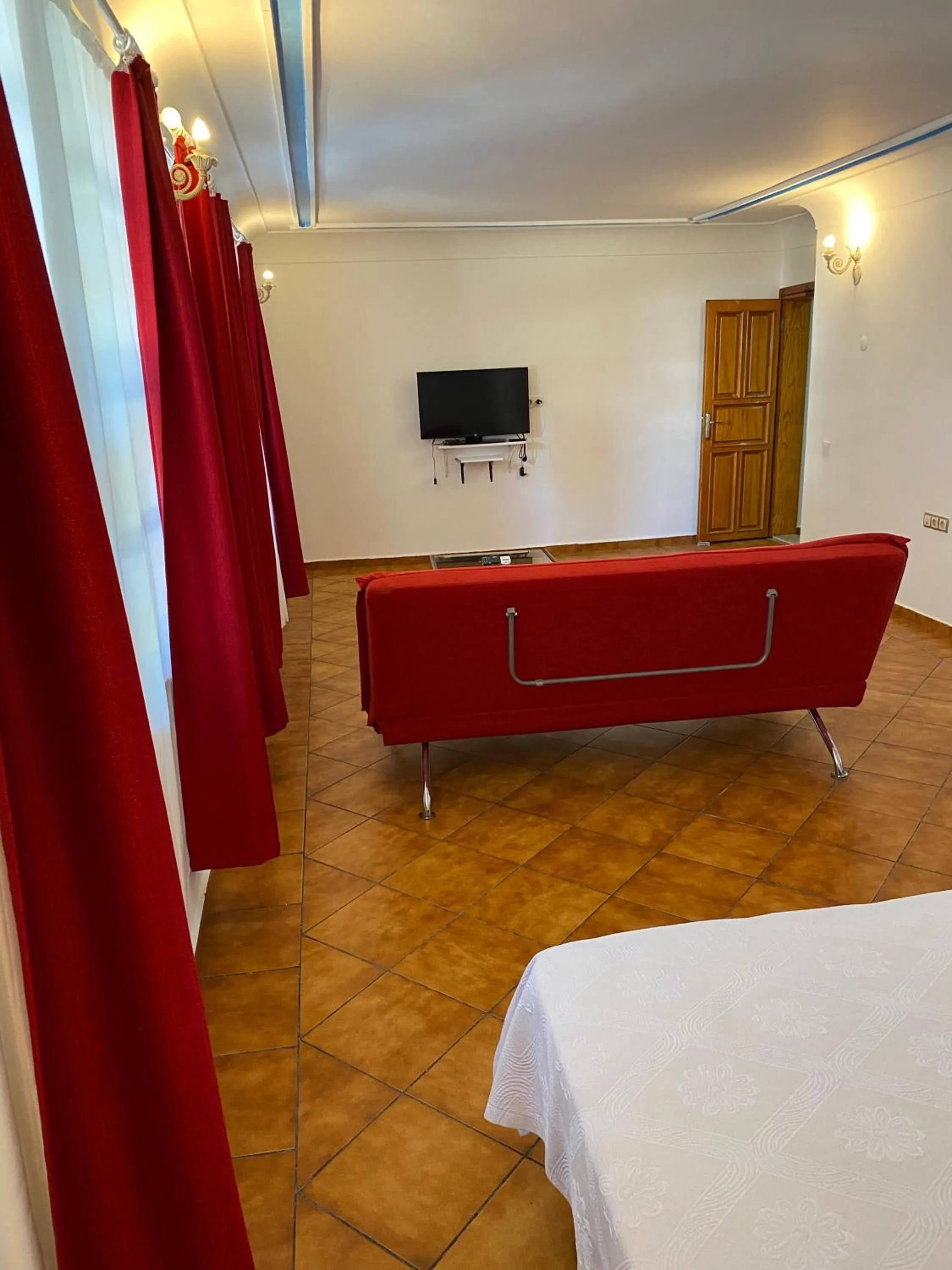 TV and multimedia, Bed in Urcu Hotel