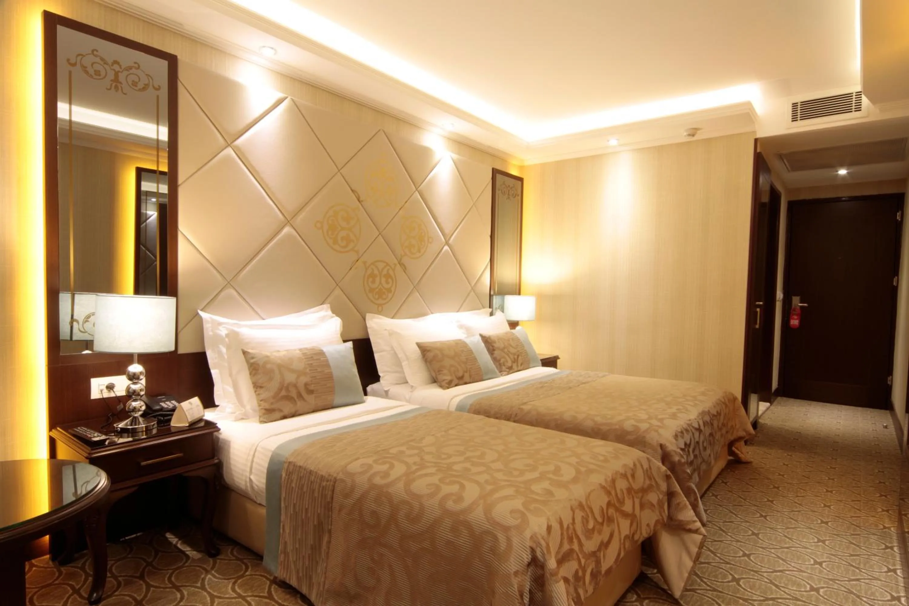 Photo of the whole room, Bed in The Parma Hotel Downtown