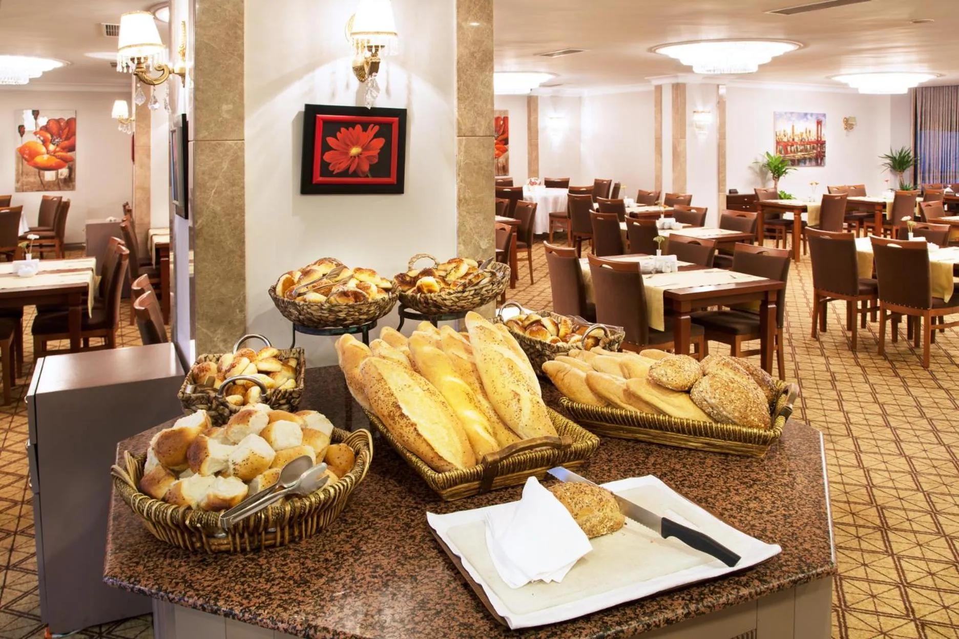 Buffet breakfast in The Parma Hotel Downtown