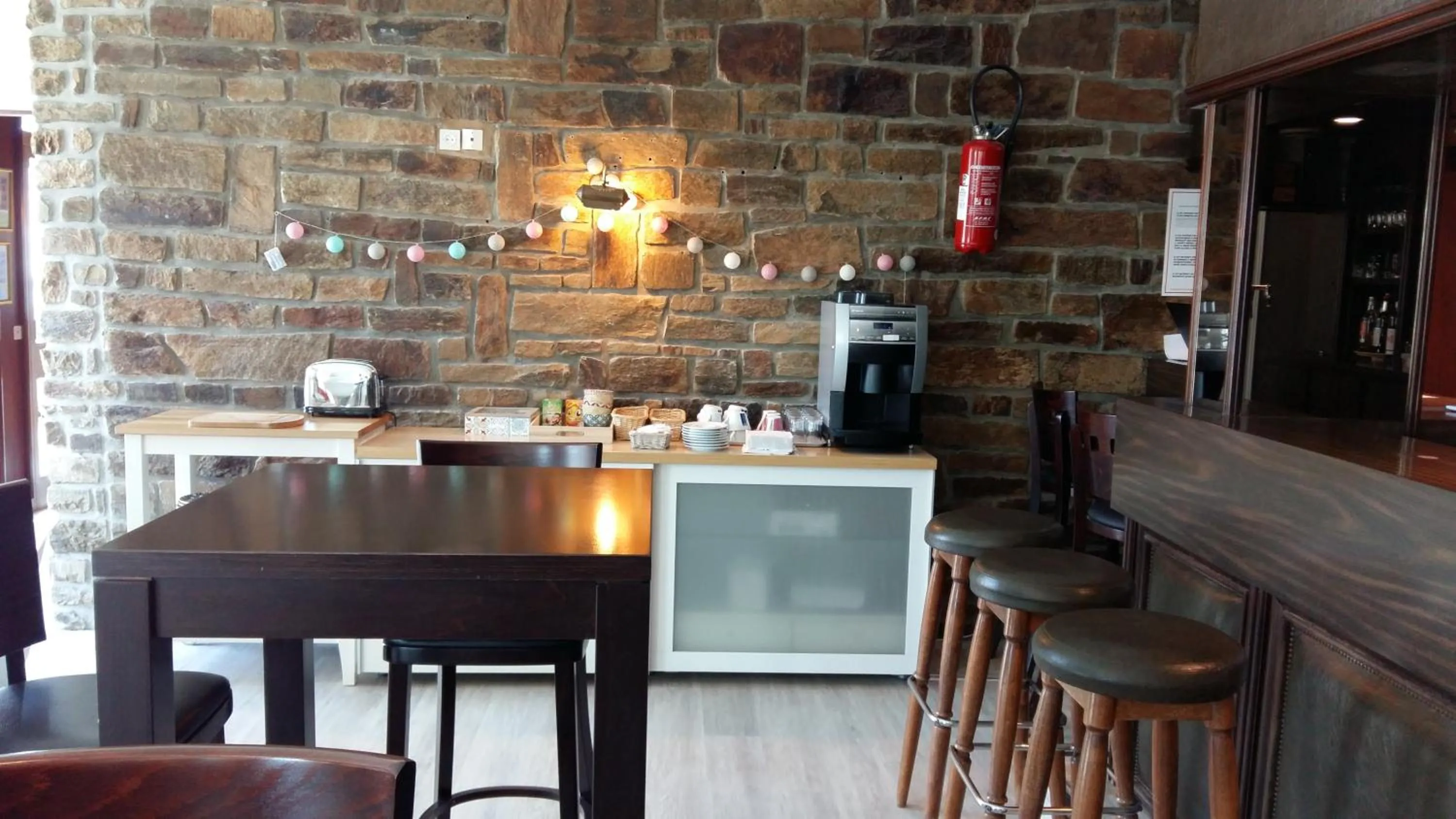 Breakfast in Fuzei Hôtel Lorient-Lanester