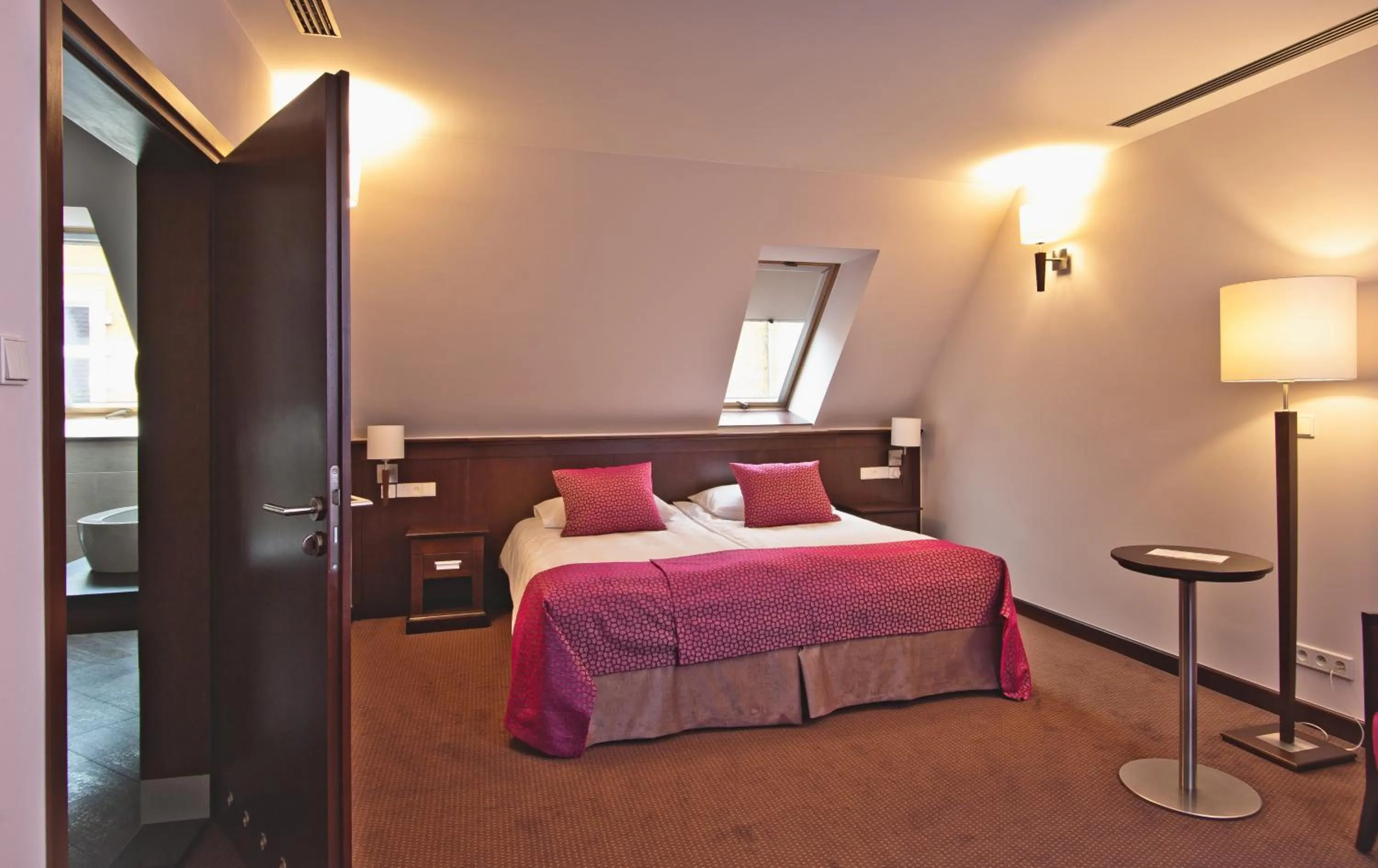 Photo of the whole room, Bed in Wieniawa