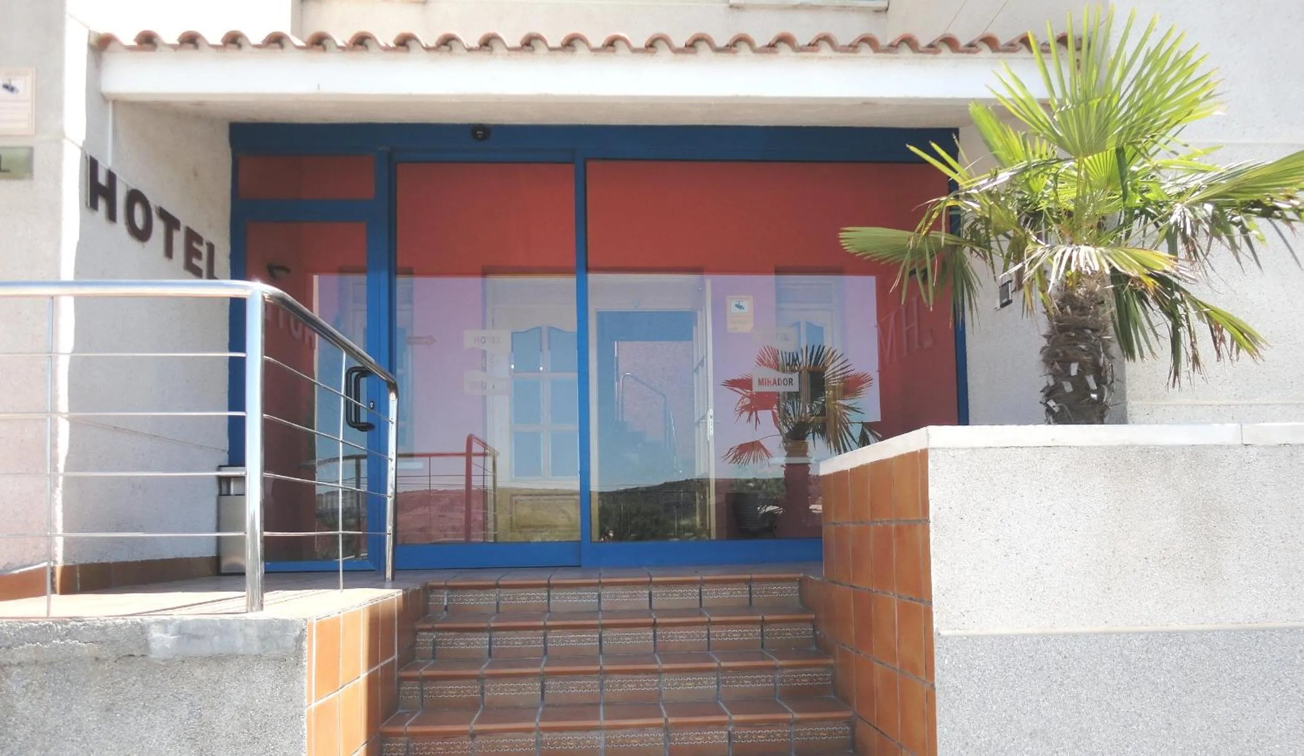 Facade/entrance in Hotel Mirador
