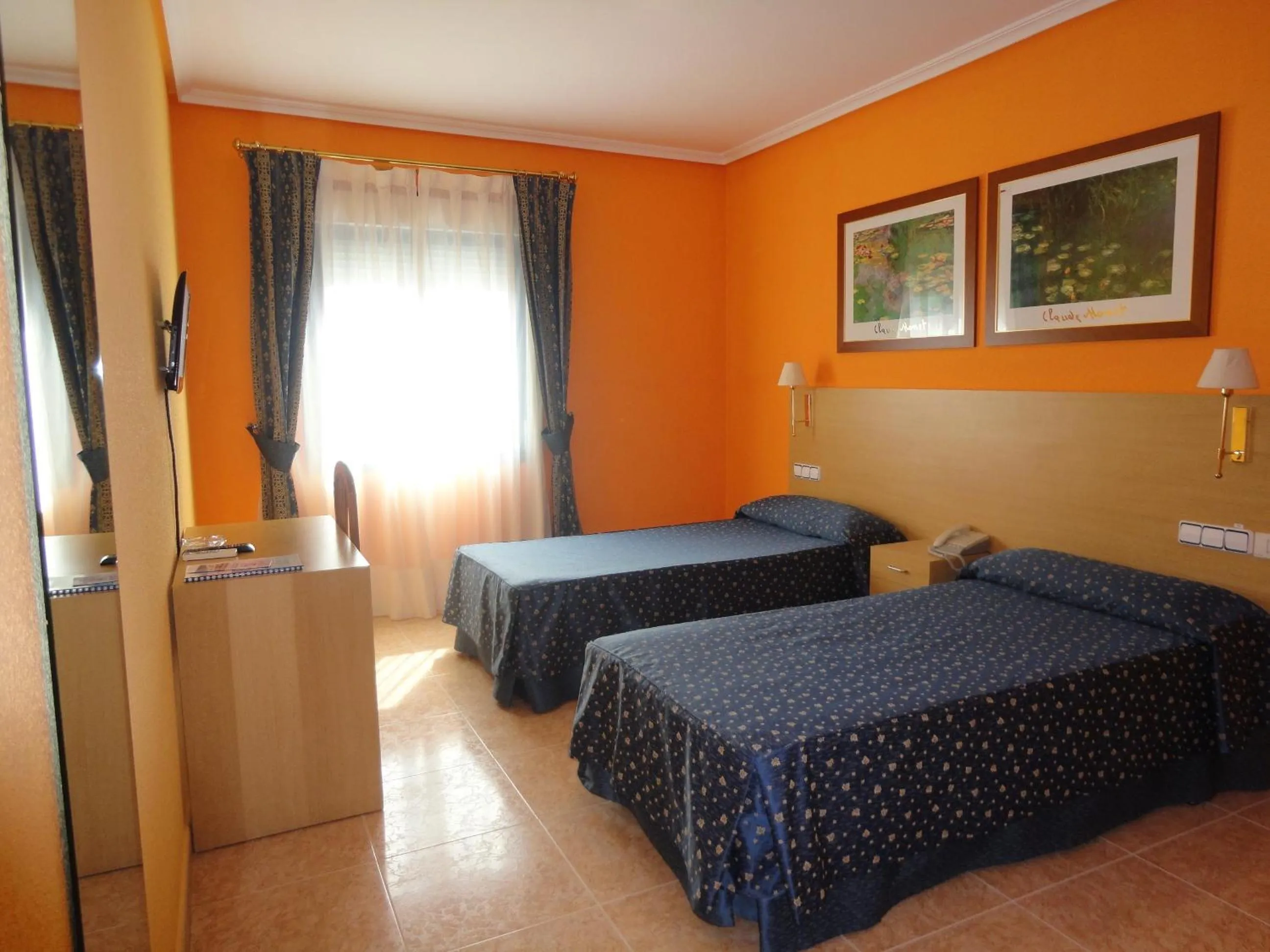 Photo of the whole room, Bed in Hotel Mirador