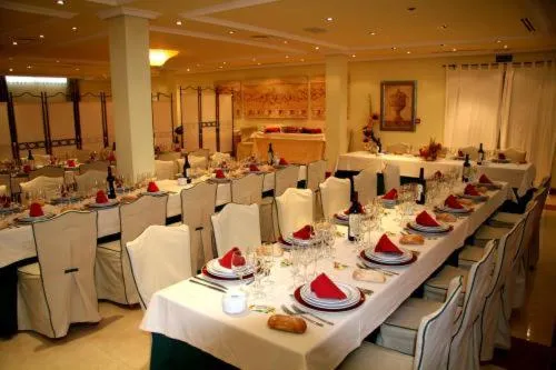 Restaurant/places to eat in Hotel Mirador