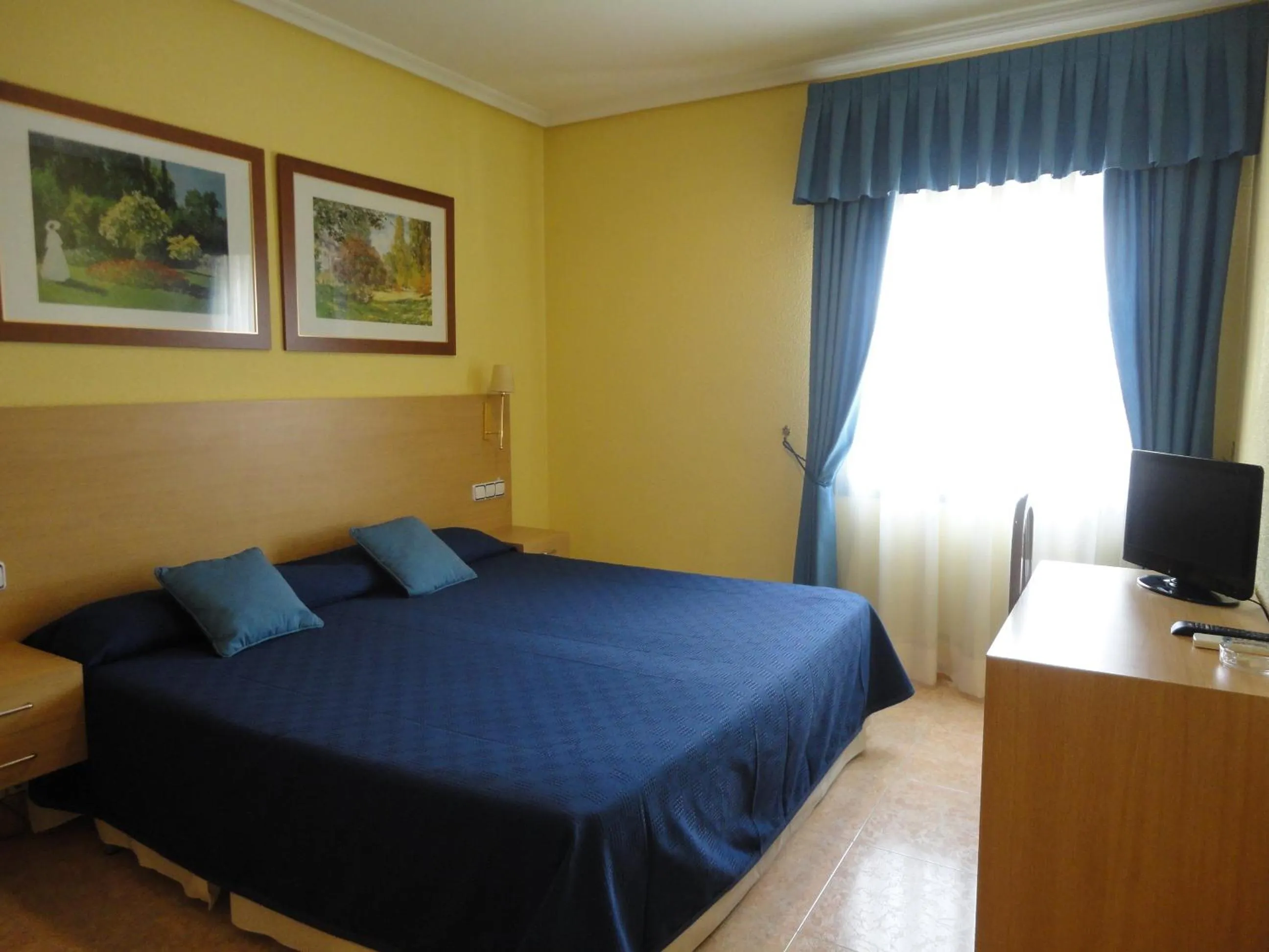 Photo of the whole room, Bed in Hotel Mirador