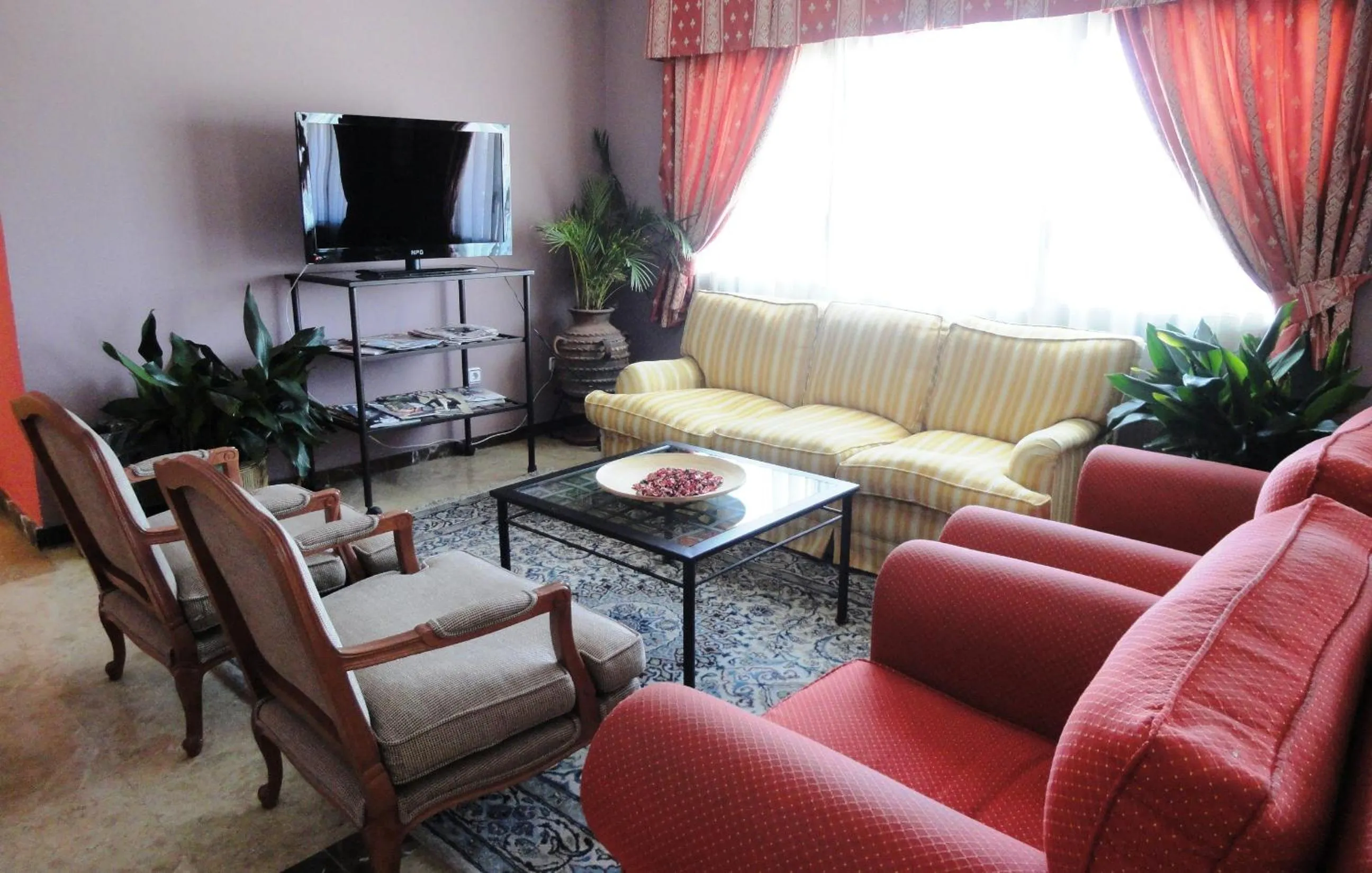 Communal lounge/ TV room in Hotel Mirador