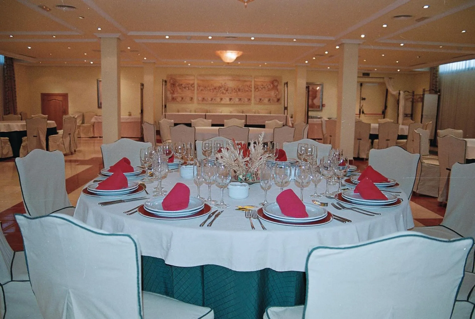 Restaurant/places to eat in Hotel Mirador