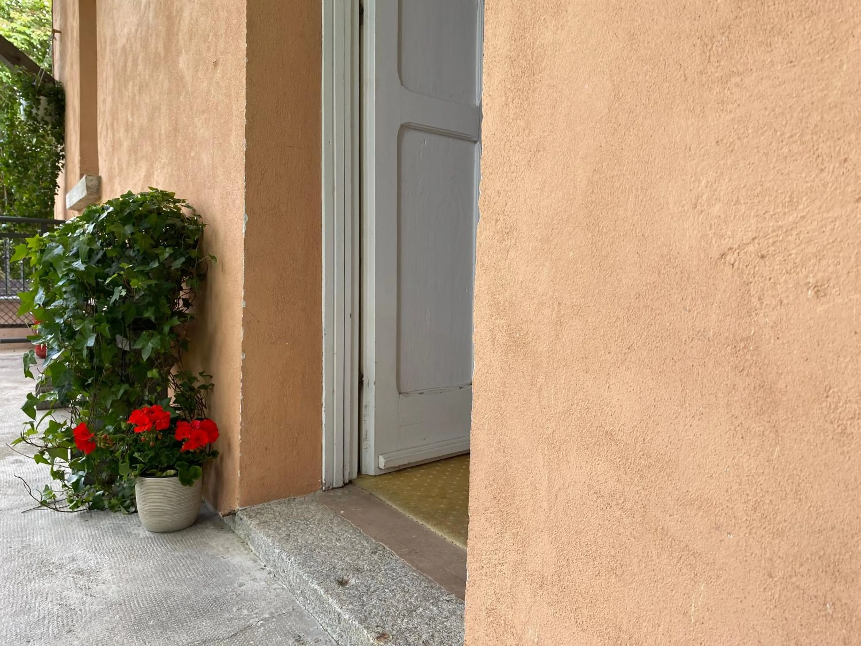 Property building in Hotel Villa Simplicitas