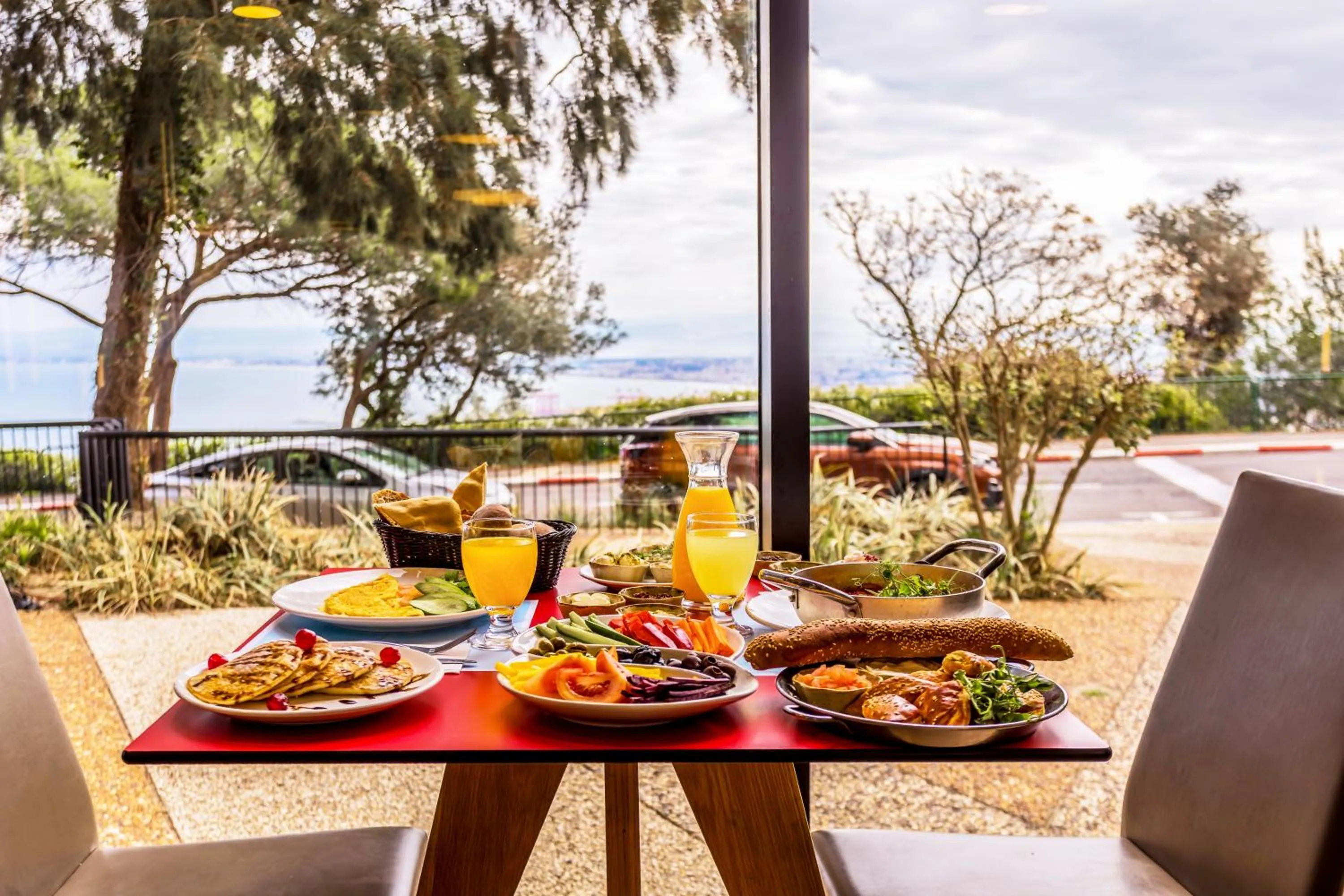 Restaurant/places to eat in Nof Hotel