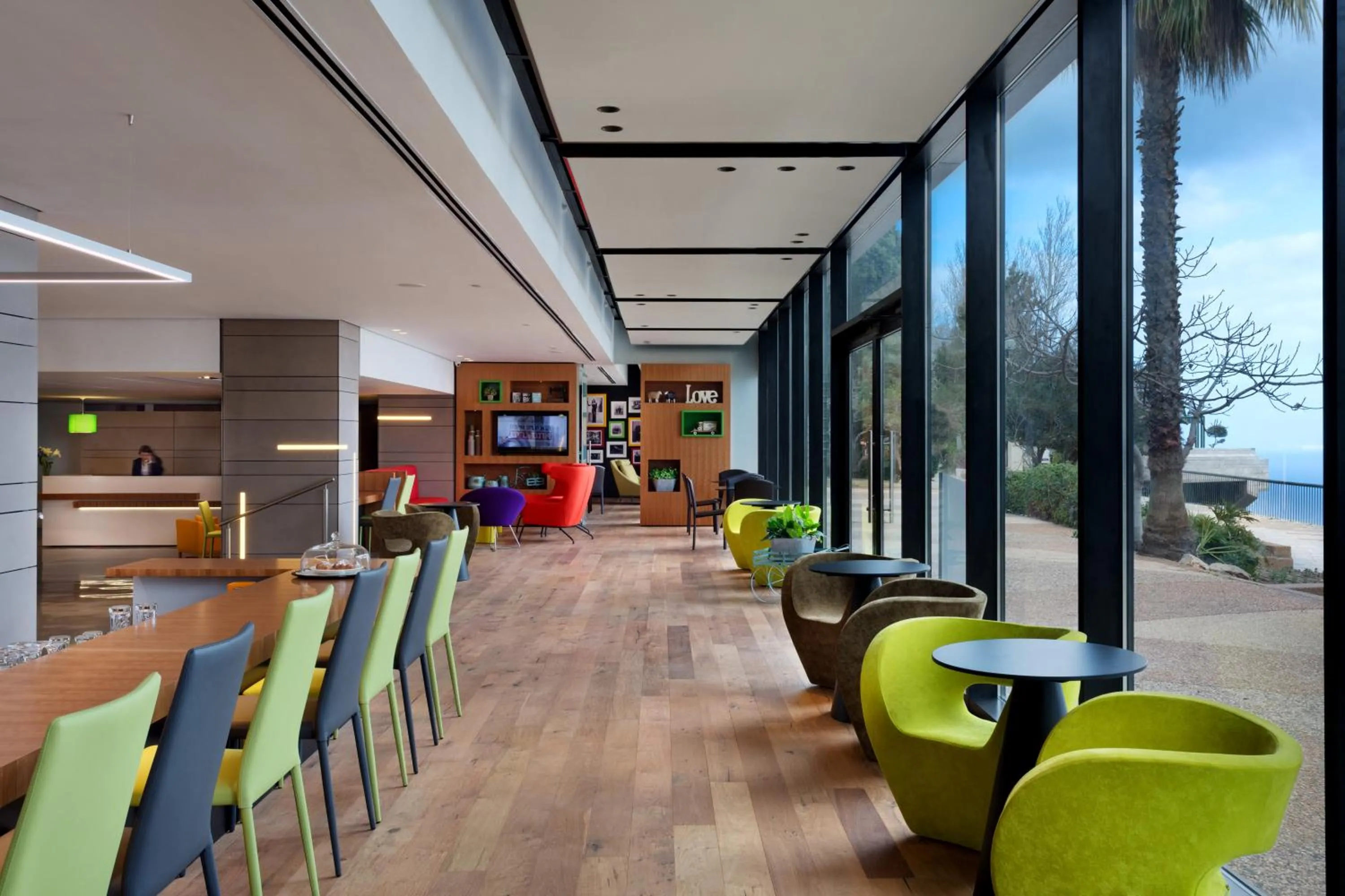 Restaurant/places to eat in Nof Hotel